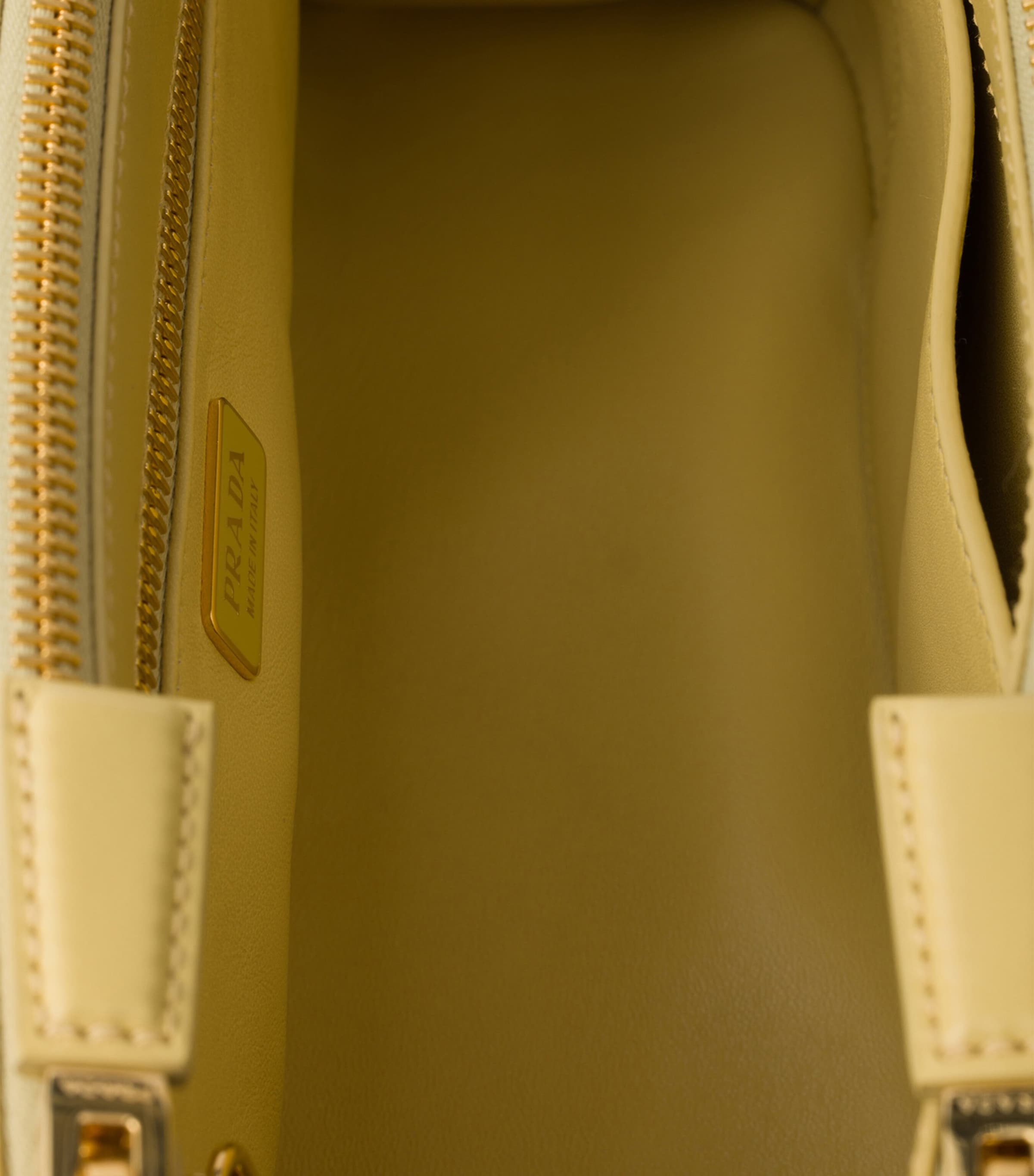 Medium Leather Galleria Top-Handle Bag F0032 Image 5