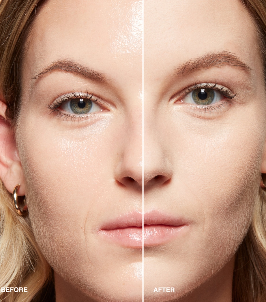 Sheer Finish Pressed Powder SOFT PORCELAIN Image 3