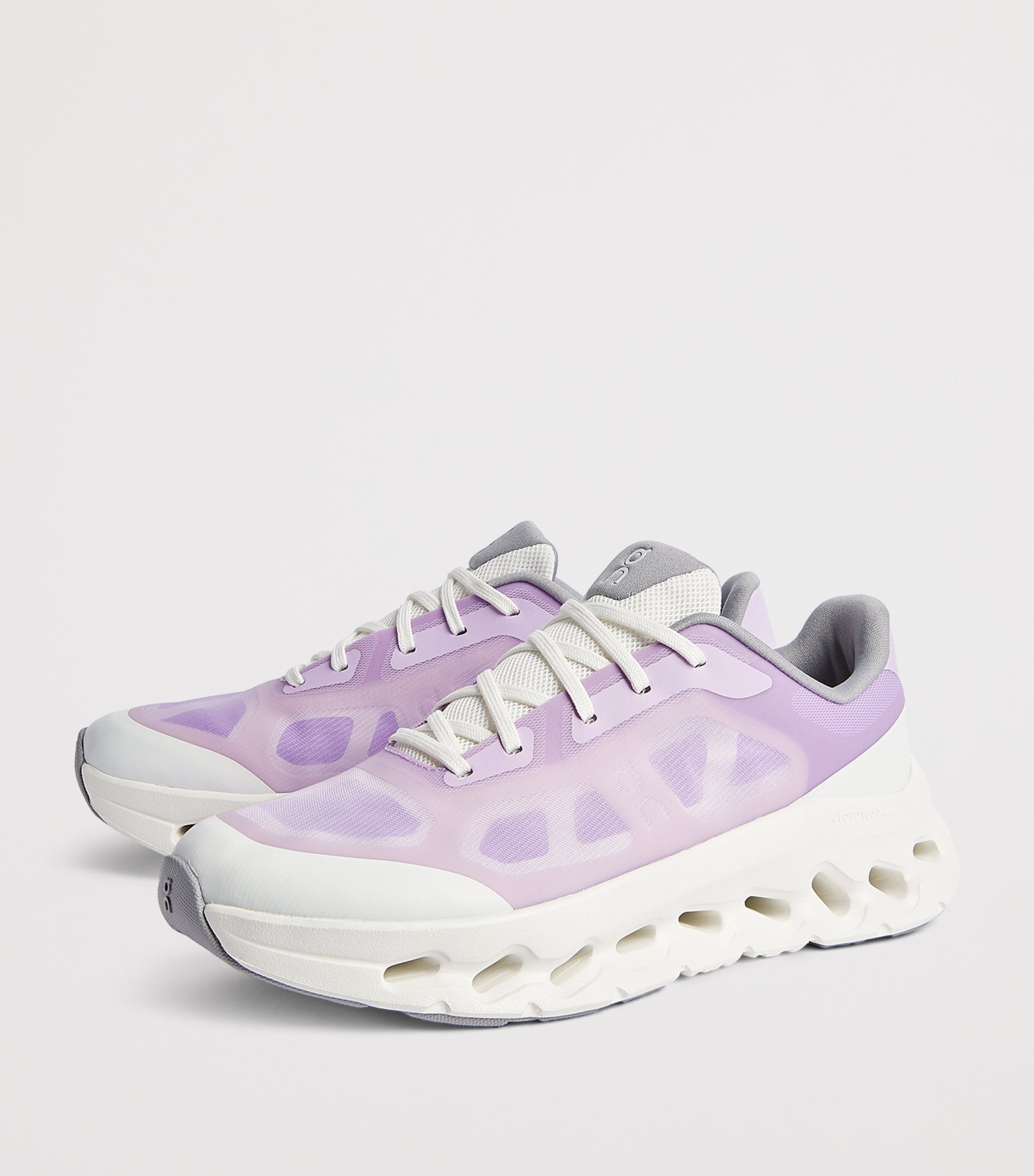 On Cloudtilt Remix Trainers Verbana | Ivory Image 3