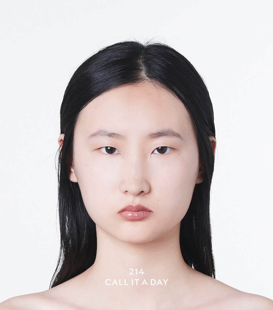 Gucci’s Rouge de Beauté Brillant Glow & Care Lip Colour 214 Image 6