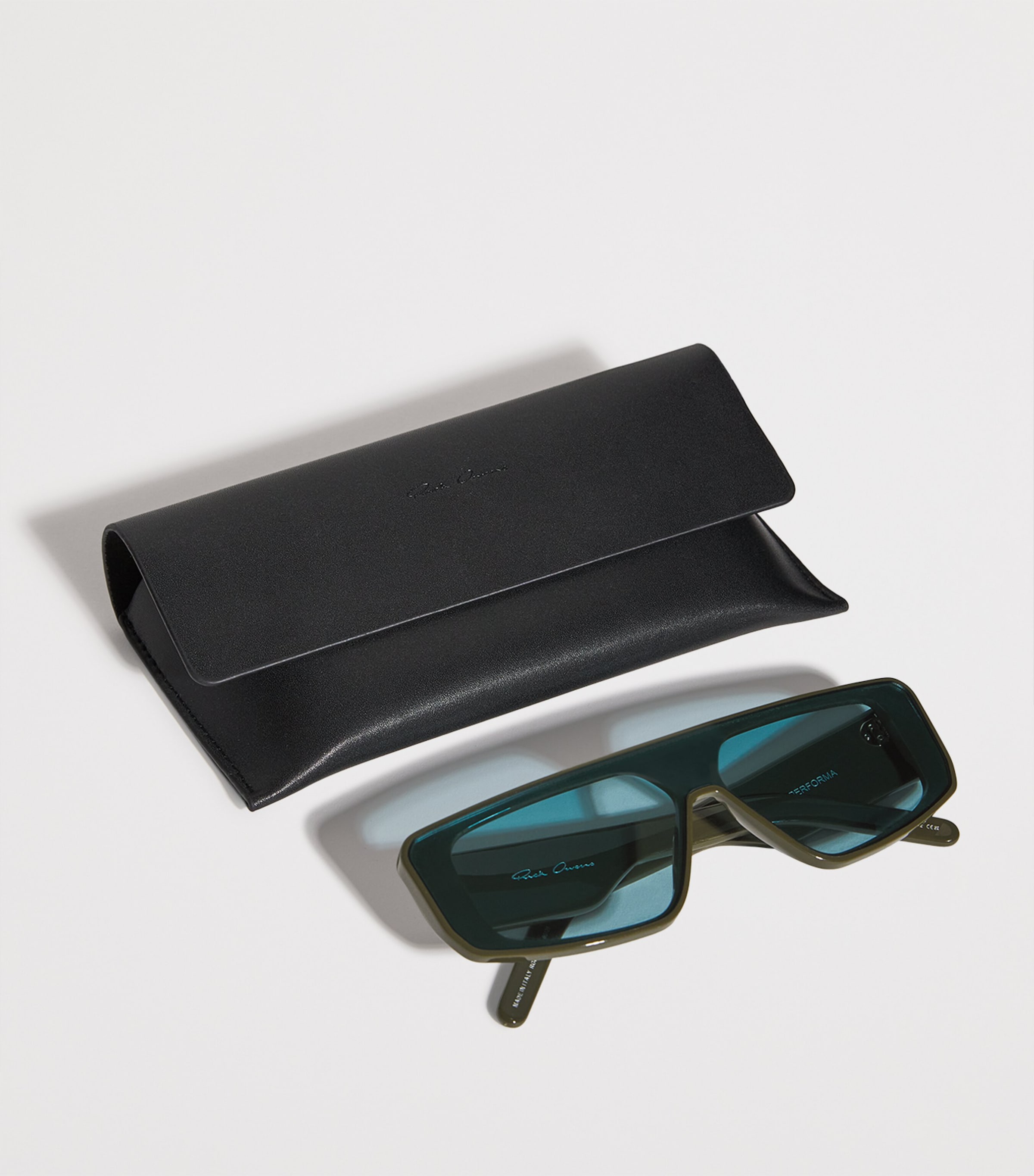 Geometric Performa Sunglasses OLVTMPLAMZNTLNS65126 Image 4