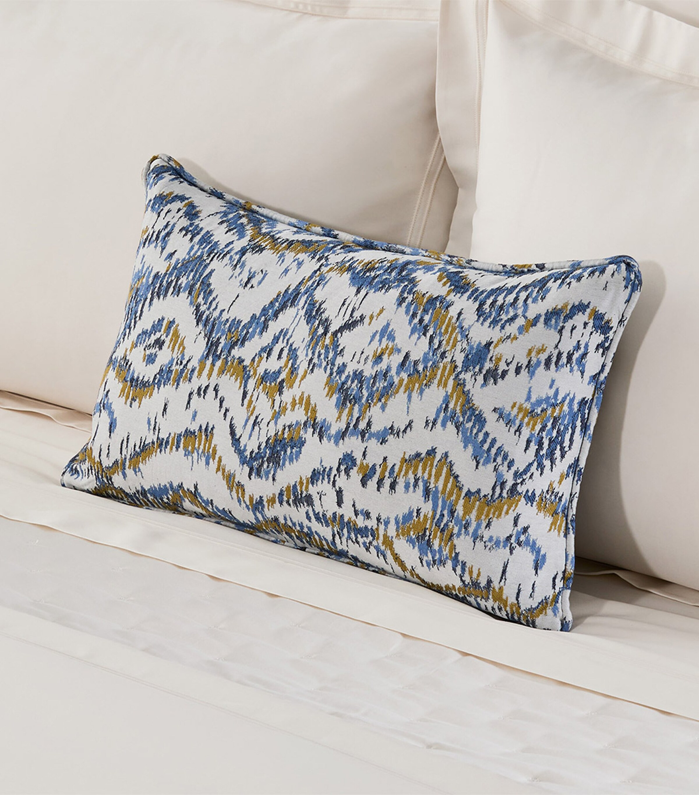 Yves Delorme Cotton-Linen Ecumes Rectangular Cushion Cover (33cm x 57cm) Multicoloured Image 2