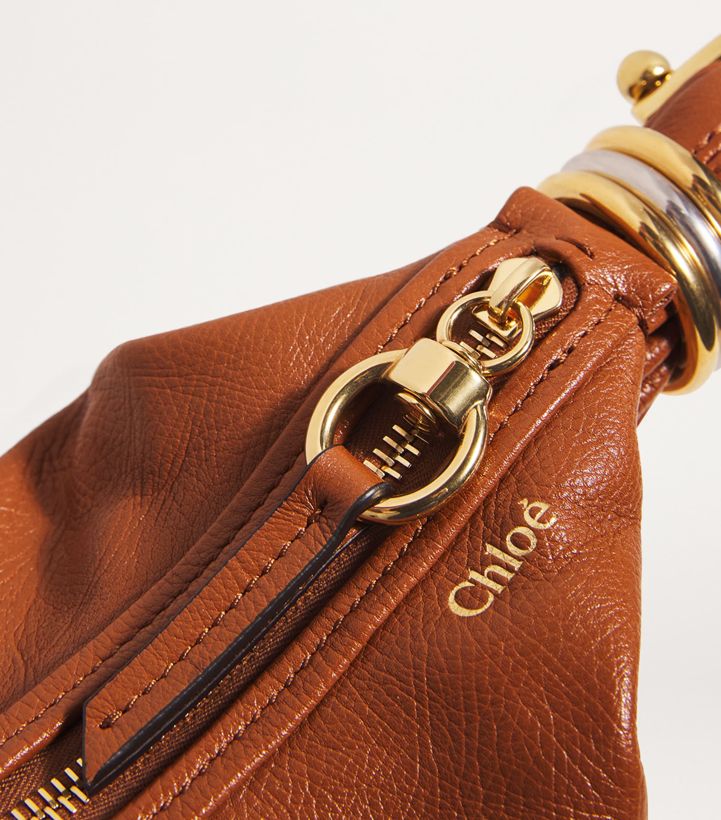ハンドバッグ Chloe Bracelet Hobo Bag Chloé Small Bracelet Hobo Bag In Grained Leather in Flannel