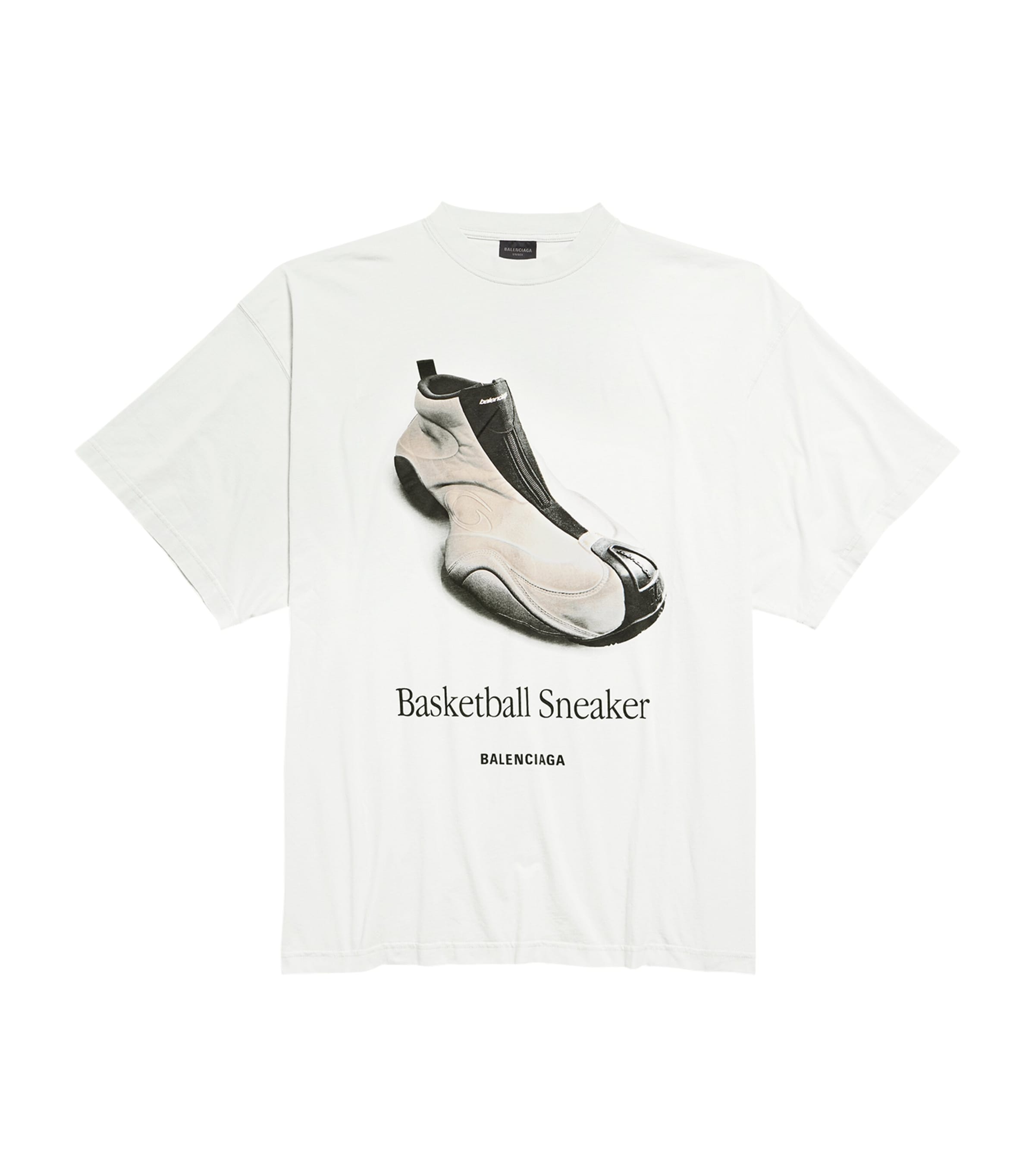 【BALENCIAGA】ダーティーエフェクトBasketball SneakerTシャツ Balenciaga Cotton Basketball Sneakers T-Shirt | Harrods UK