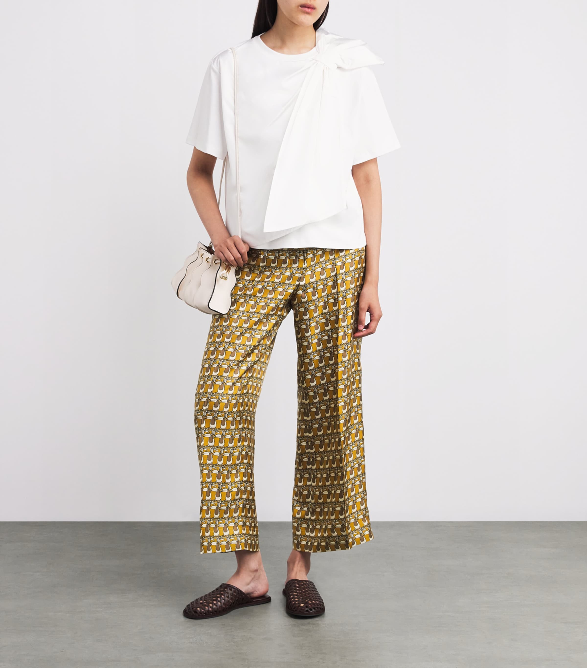 【関税＆送料込み】Max Mara Bow-Print Cotton T-Shirt Clothi Max Mara Cotton Bow-Detail T-Shirt | Harrods US