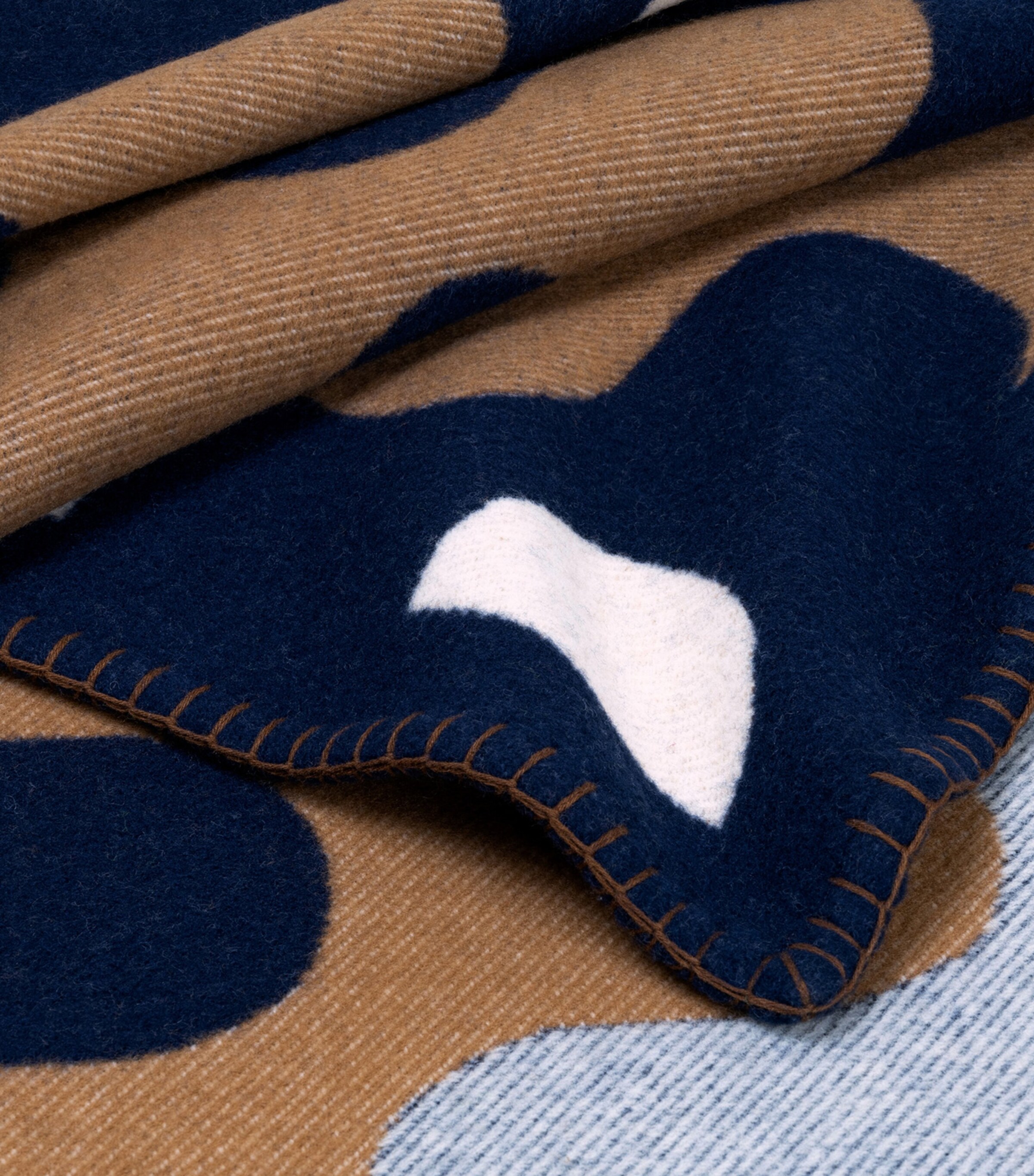 Frette Wool Modernism Throw (135cm x 220cm) Blue/tan Image 6