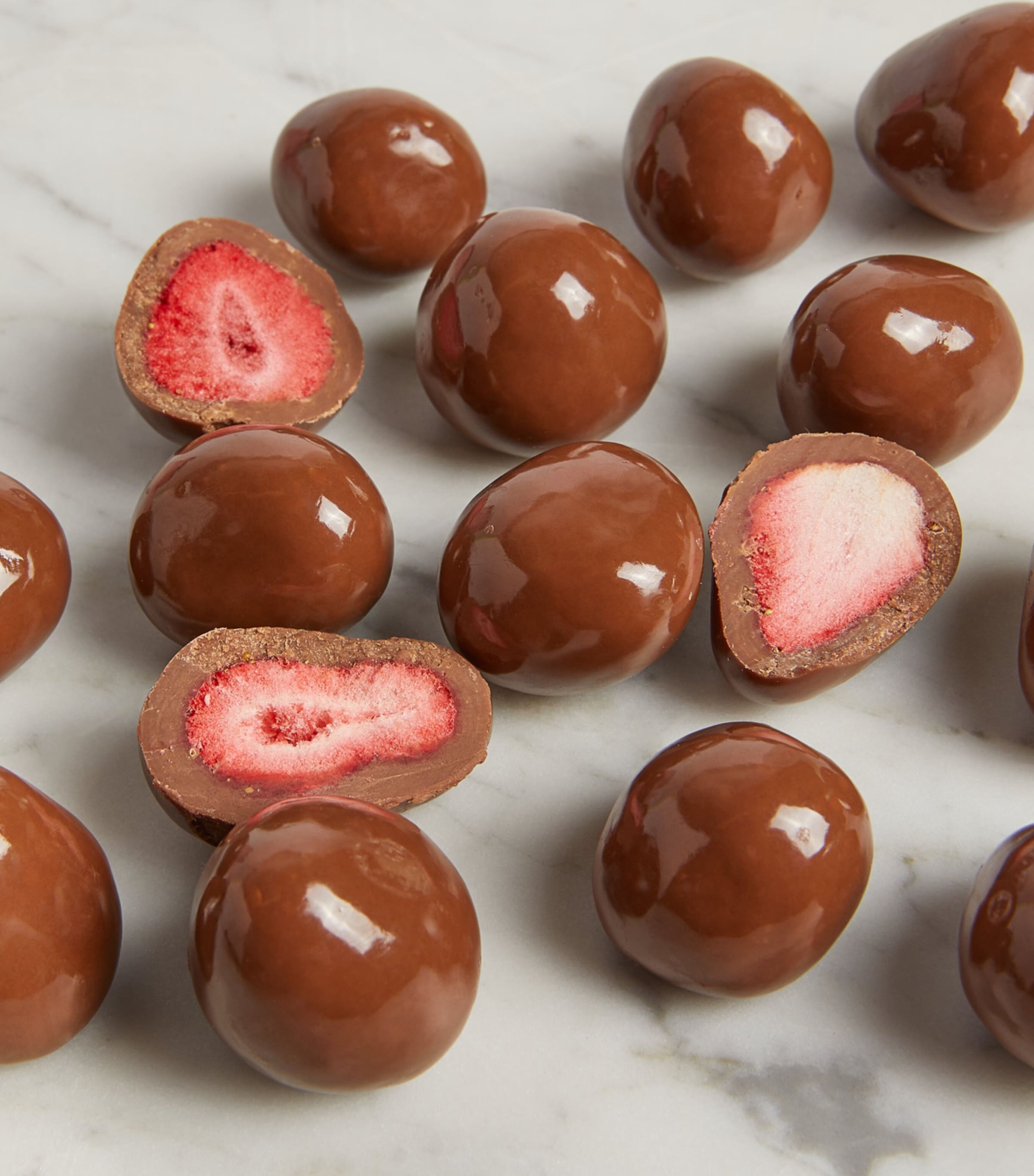 Milk Chocolate Strawberries (230g) NO COLOUR Image 4