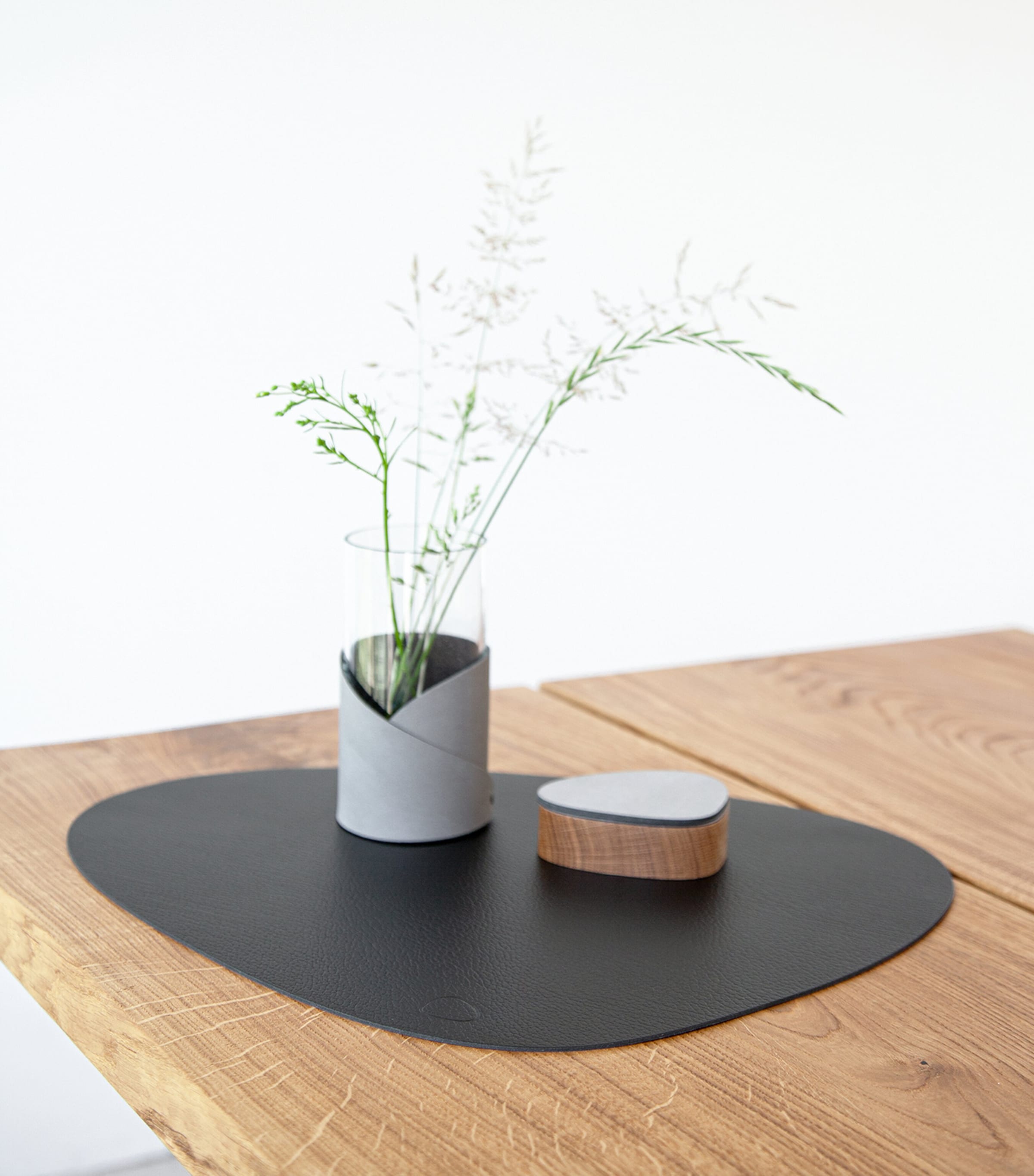 Set of 4 Bull Placemats (37cm x 44cm) BLACK Image 3