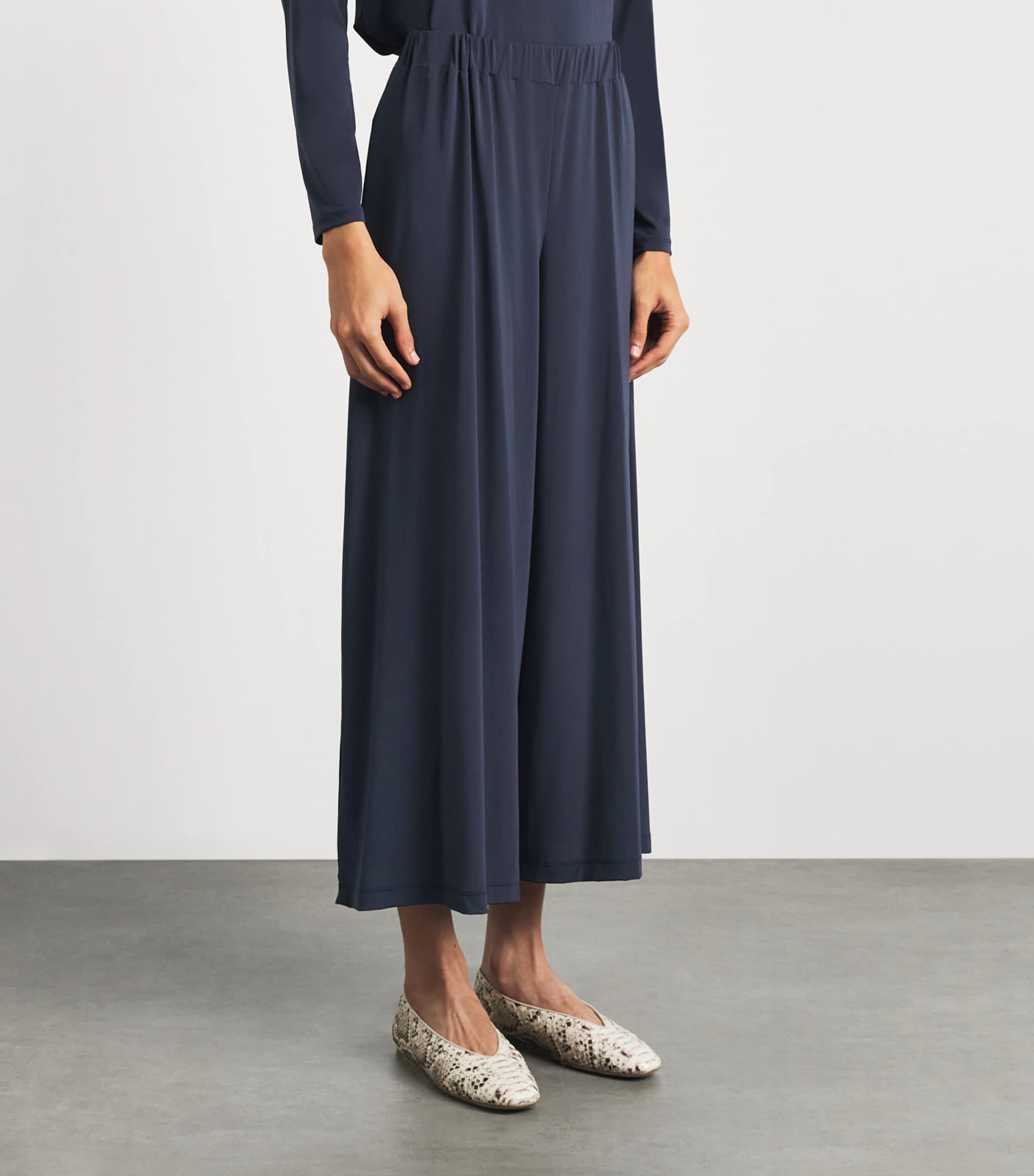 Issey Miyake Womens Drape Jersey Cropped Trousers Dark Navy Image 4