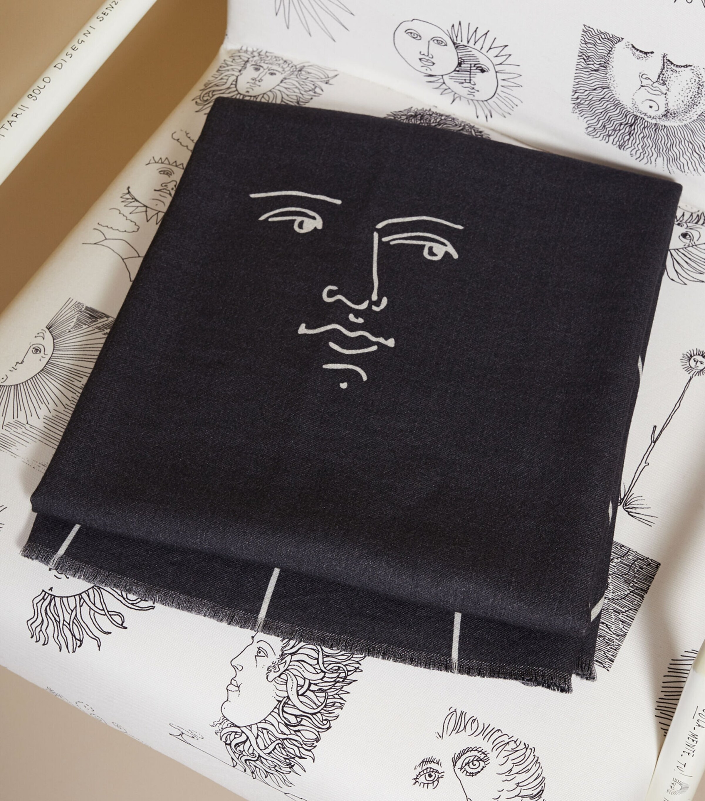 Plaid Solitudine Throw (140cm x 200cm) MULTI Image 4