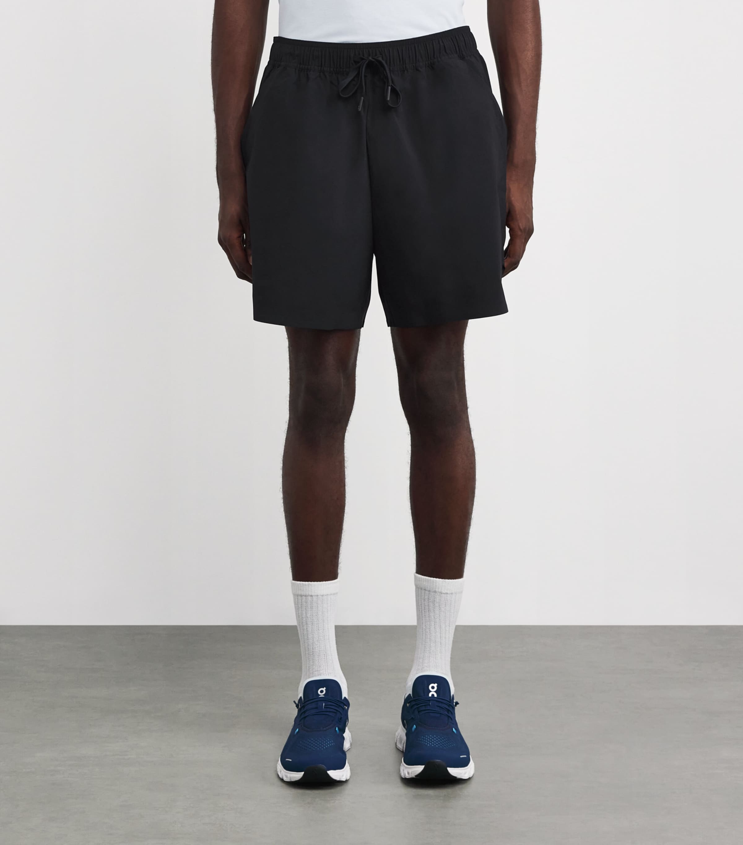 ウェア on  Court Shorts Men's Court Shorts | Black | On United States