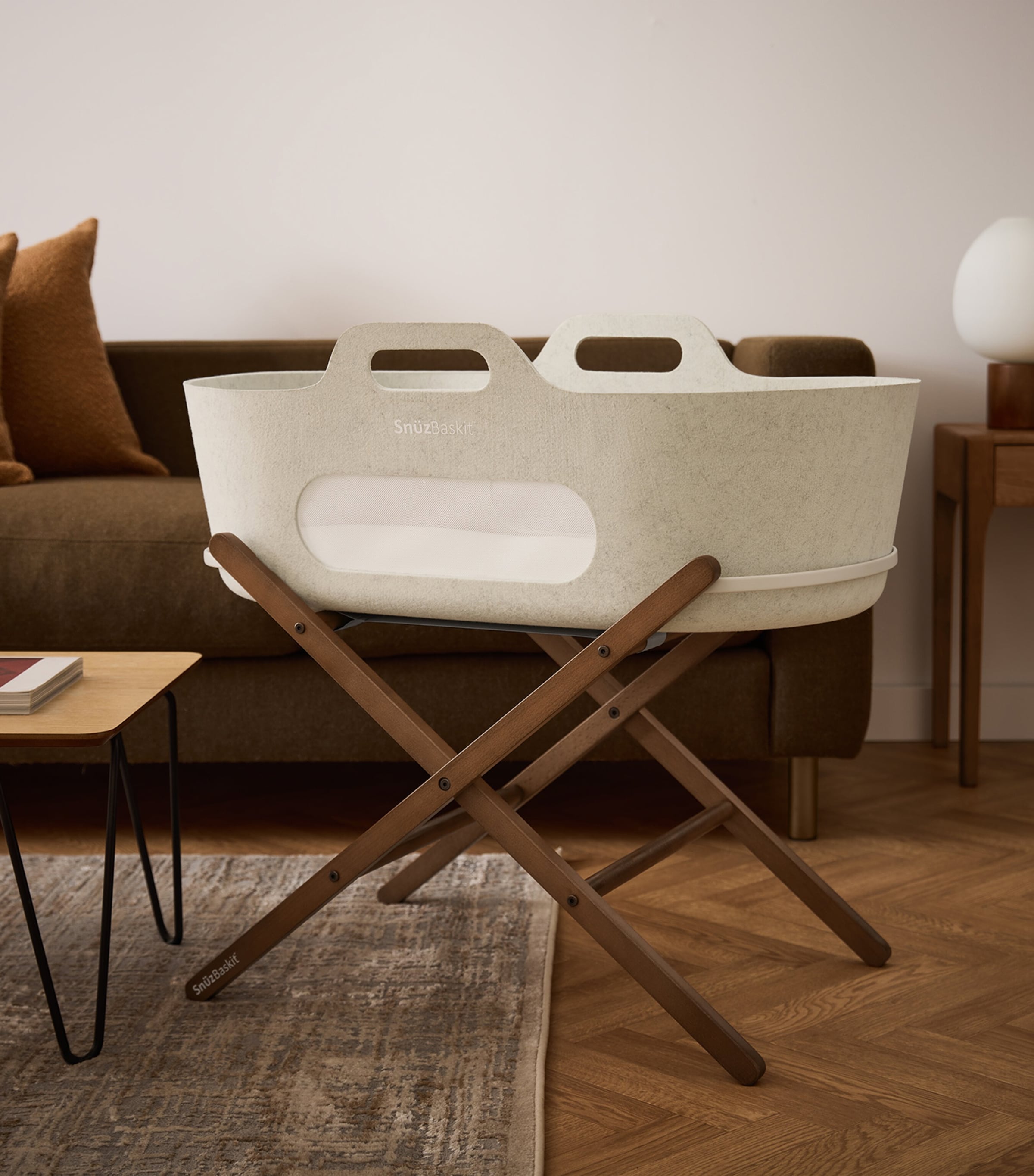 SnüzBaskit Barley Moses Basket & Walnut Stand BARLEY&WALNUT Image 6