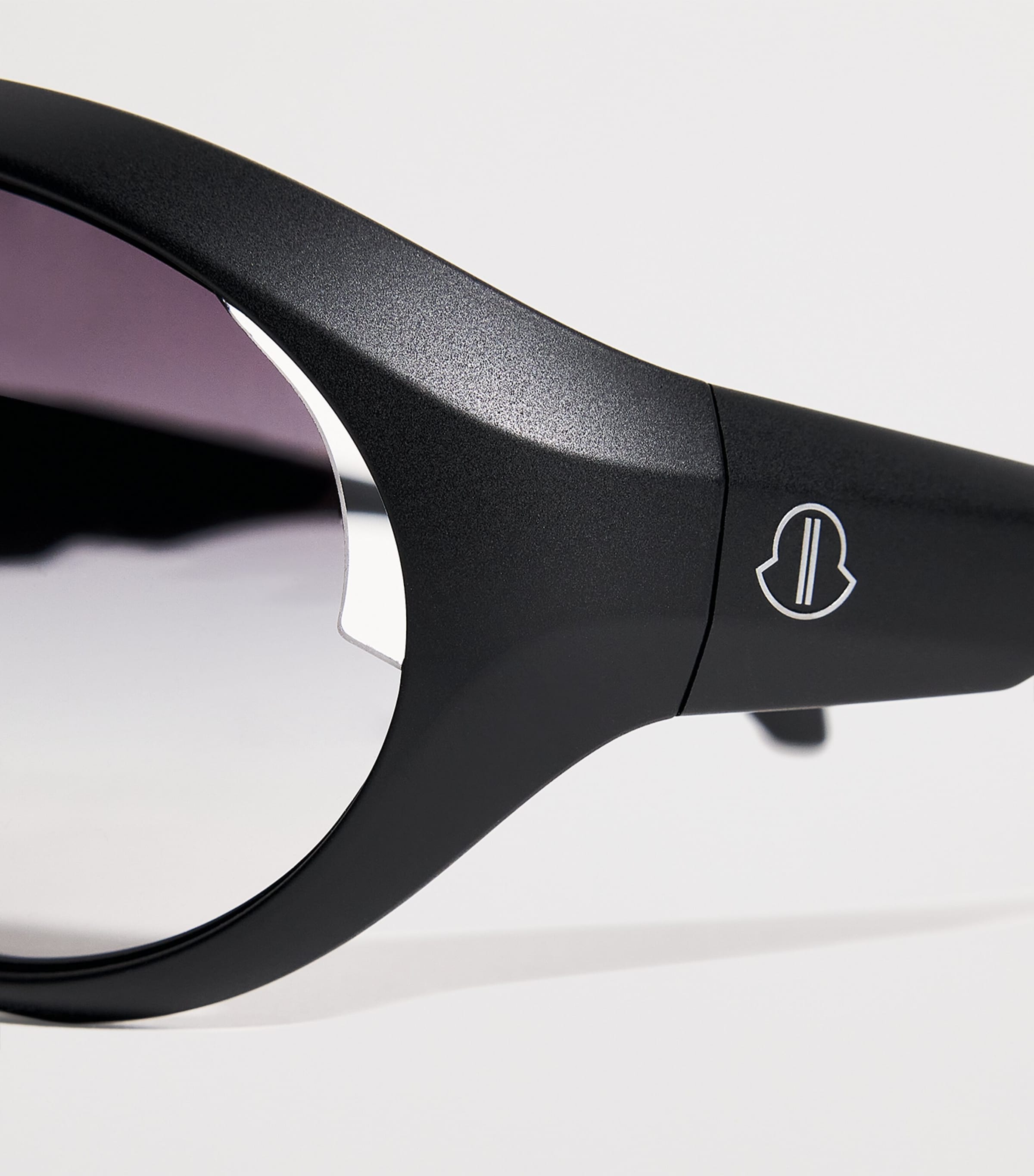 x Moncler Temple 0ME8010 Sunglasses 999 - BLACK Image 5