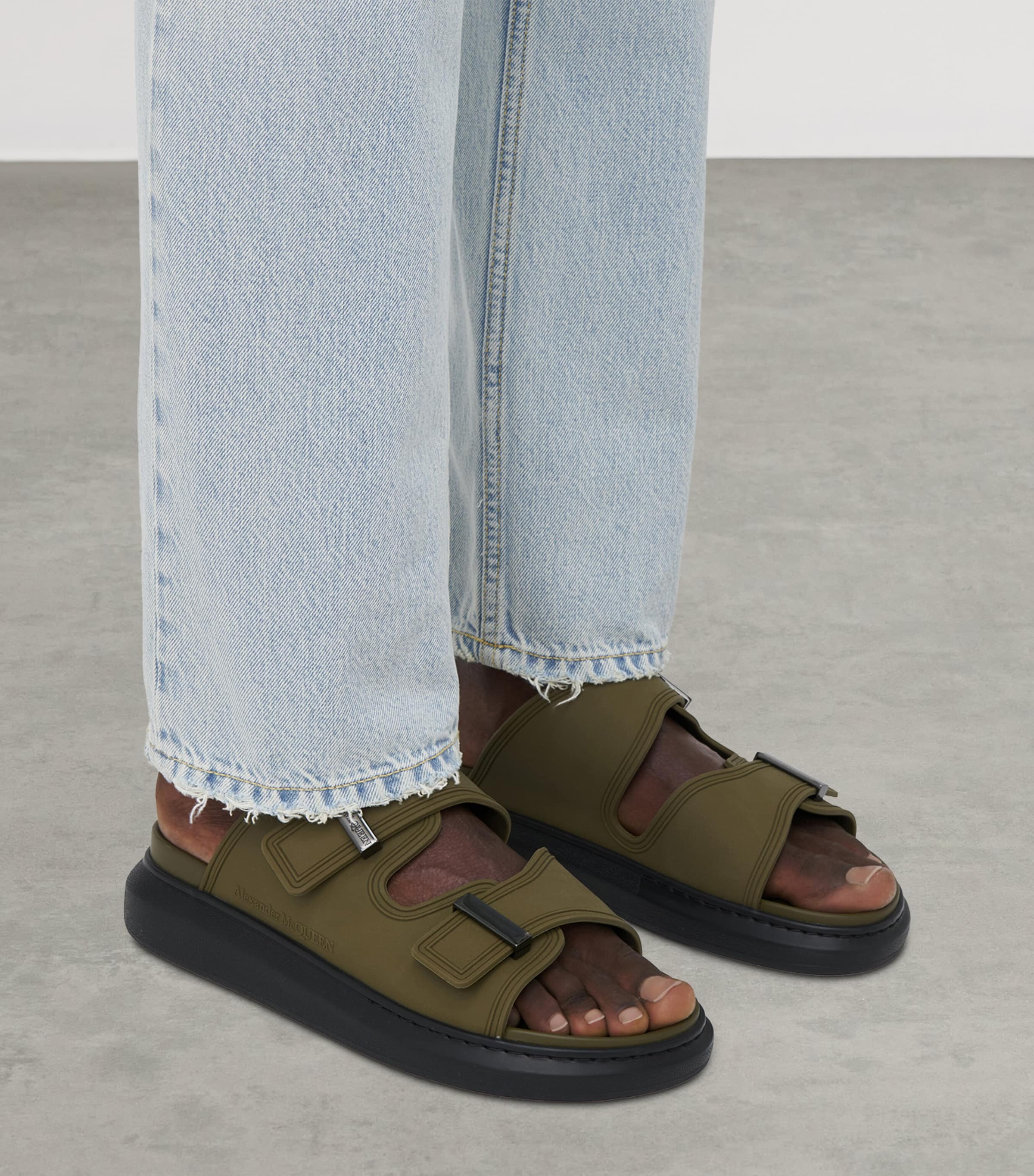 【関税&送料込】Alexander Mcqueen Oversize Hybrid Sandal Alexander McQueen Oversize Hybrid Sandal | italist