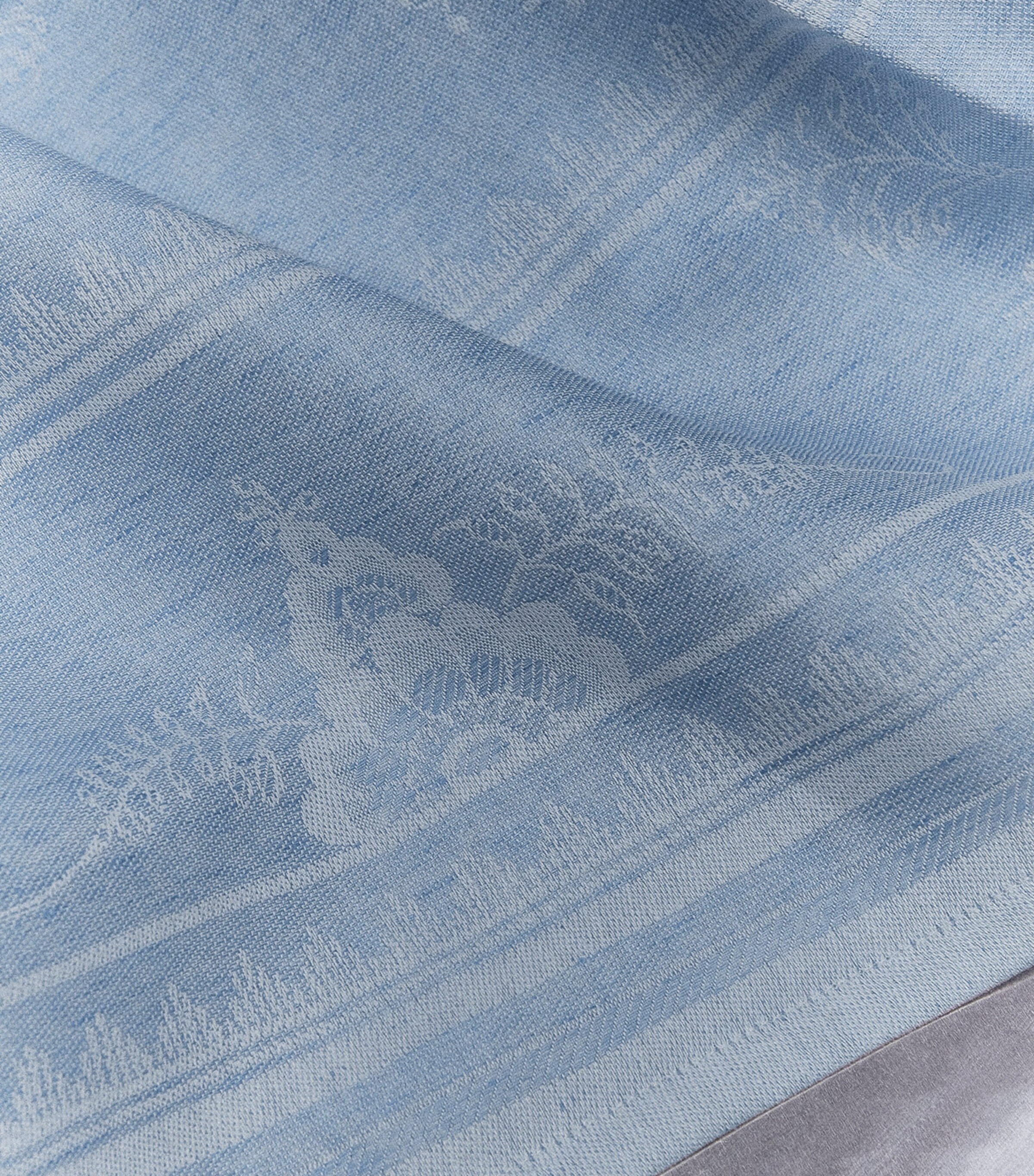 Royal Copenhagen Jacquard Heritage Tablecloth (145cm x 270cm) Blue Image 6