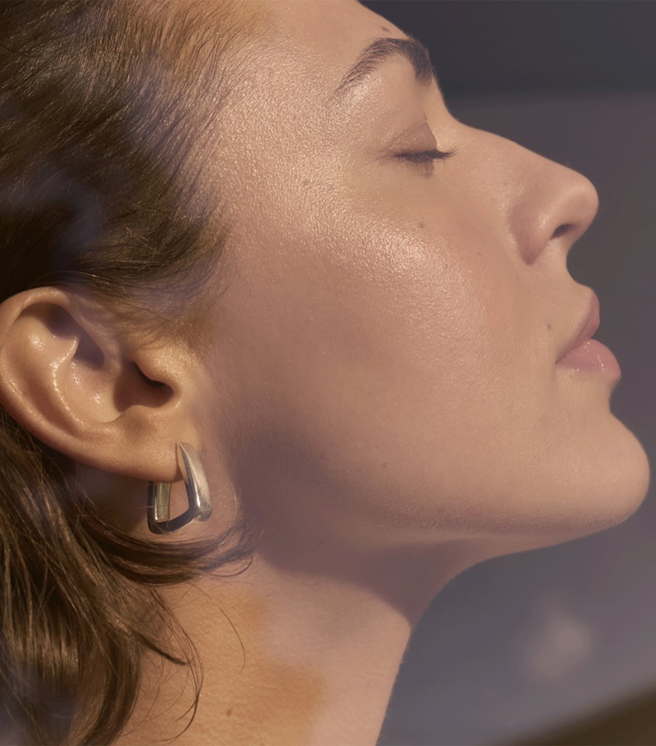 Glowing Base SPF 10 (30ml) NO COLOUR Image 5