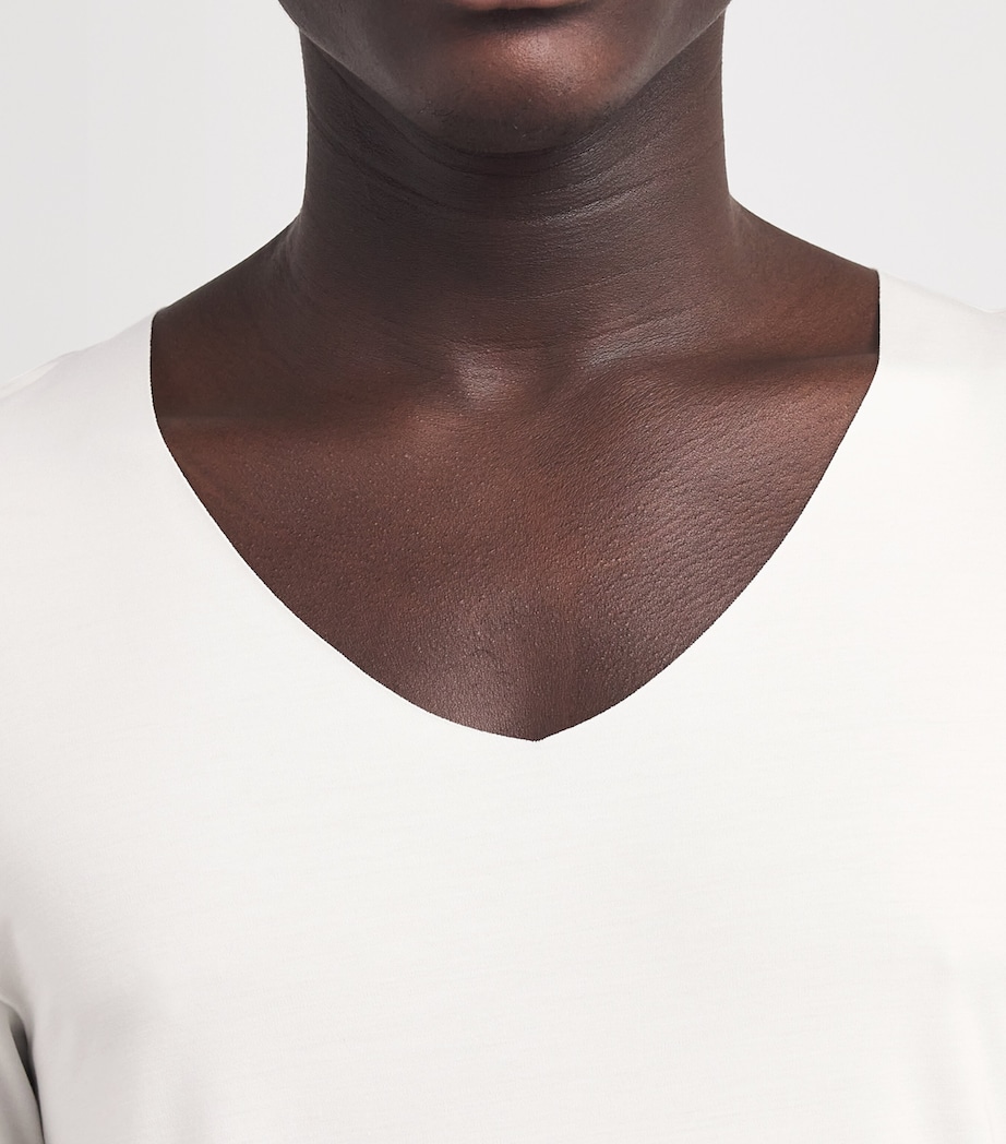 Clean Cut V-Neck T-Shirt 0101 WHITE Image 7