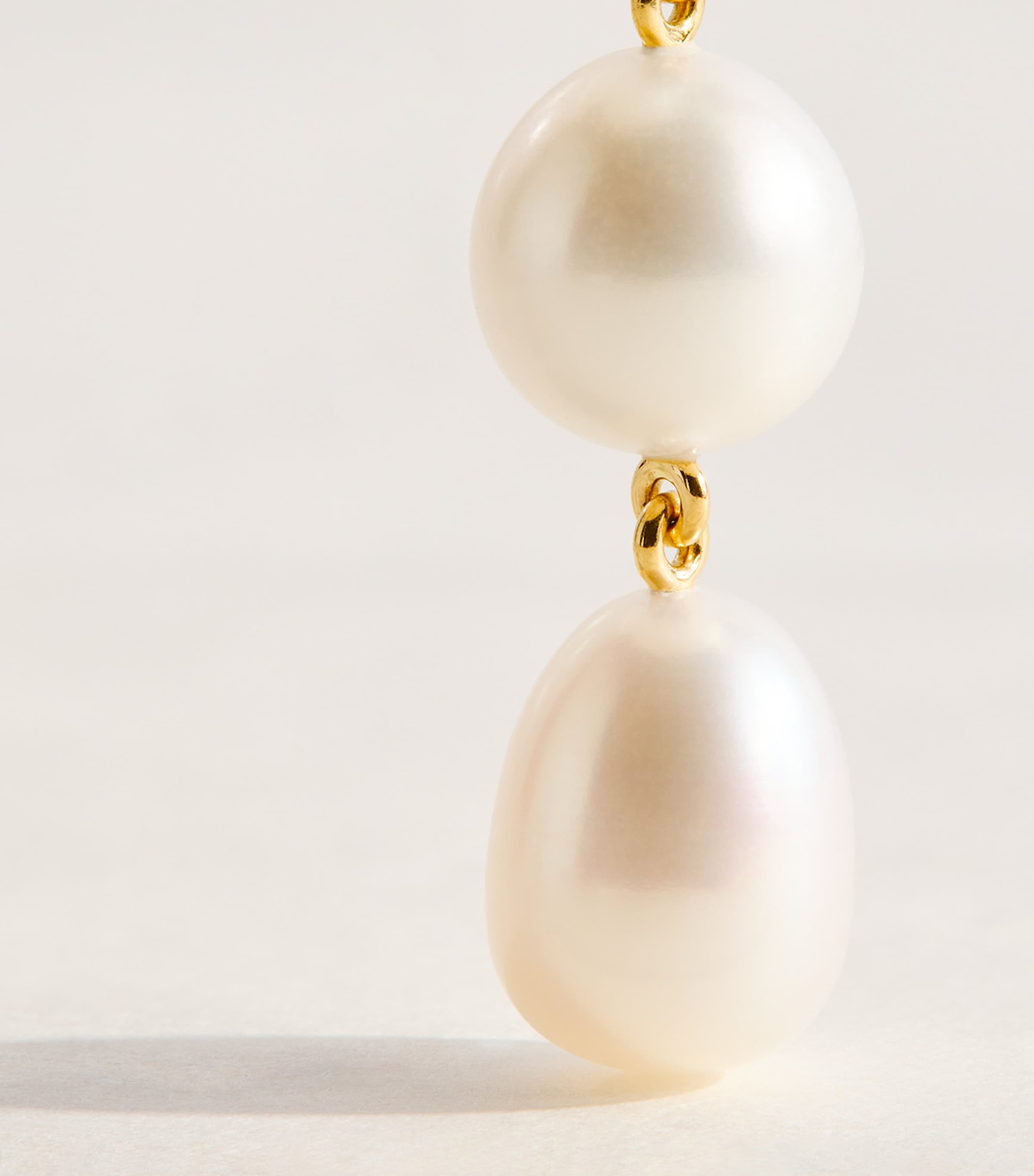 Sophie Bille Brahe Yellow Gold and Pearl Amis de Luce Earrings Yellow Gold Image 4