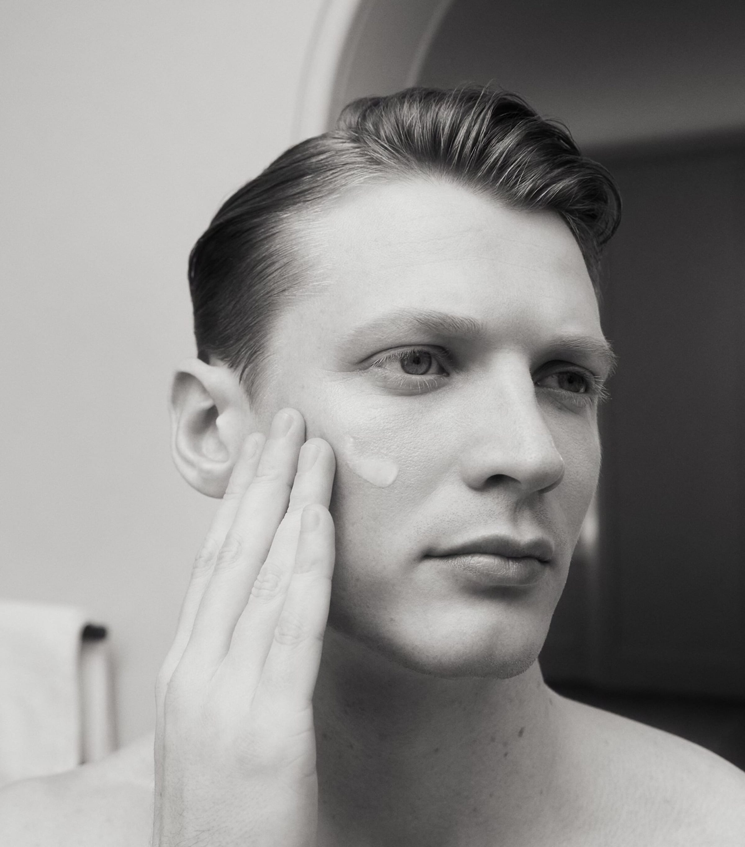 Black Cedarwood & Juniper Aftershave Moisturiser (45ml) NO COLOUR Image 3