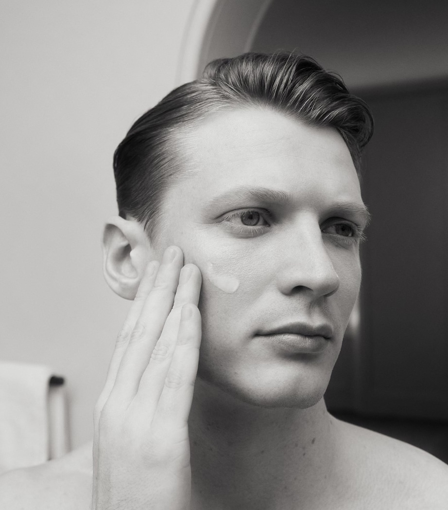 Black Cedarwood & Juniper Aftershave Moisturiser (45ml) NO COLOUR Image 3