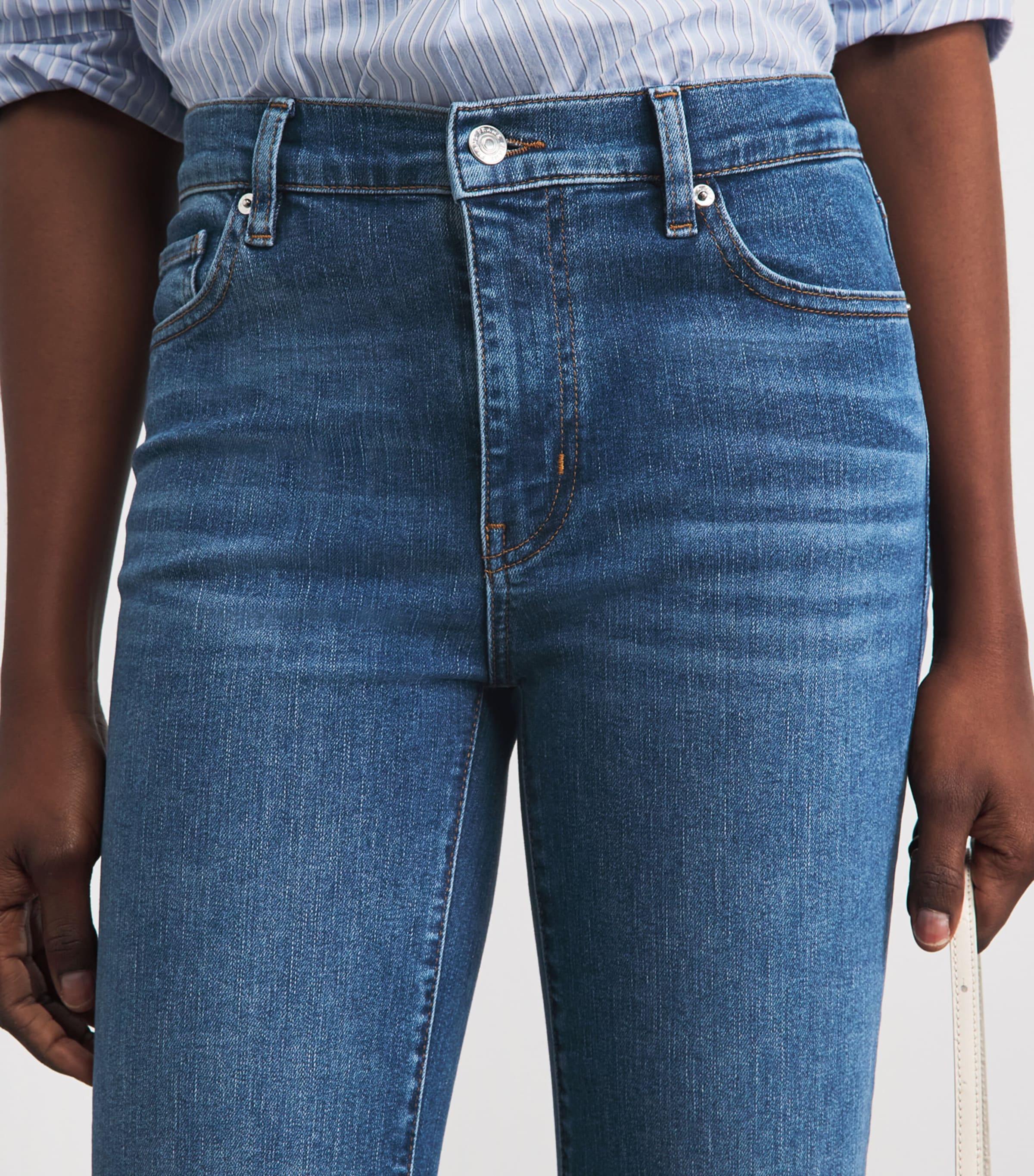 FRAME Womens The Icon Mid-Rise Flared Jeans Provence Image 3