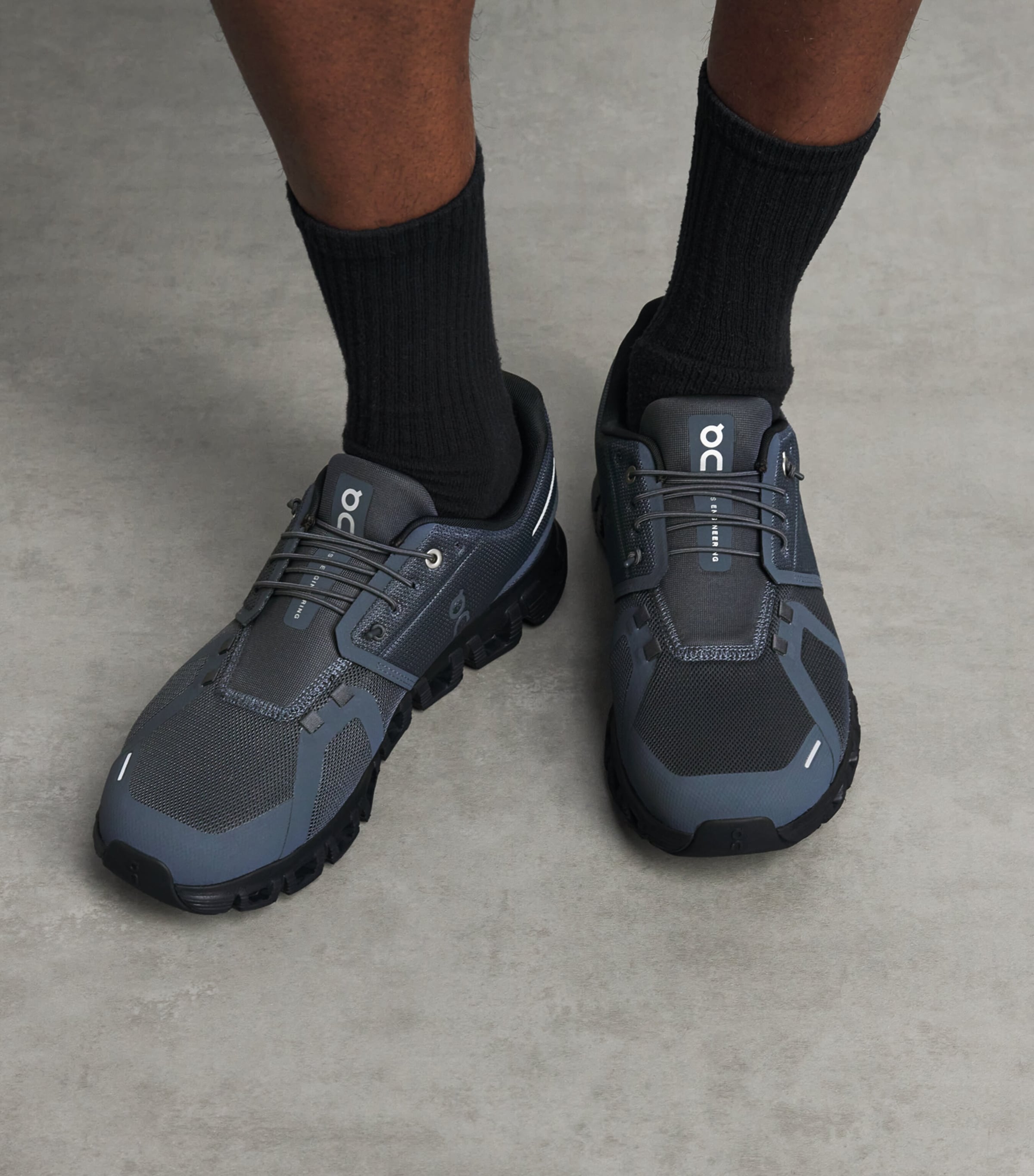 On Mens Cloud 6 Trainers Navy | Black Image 4
