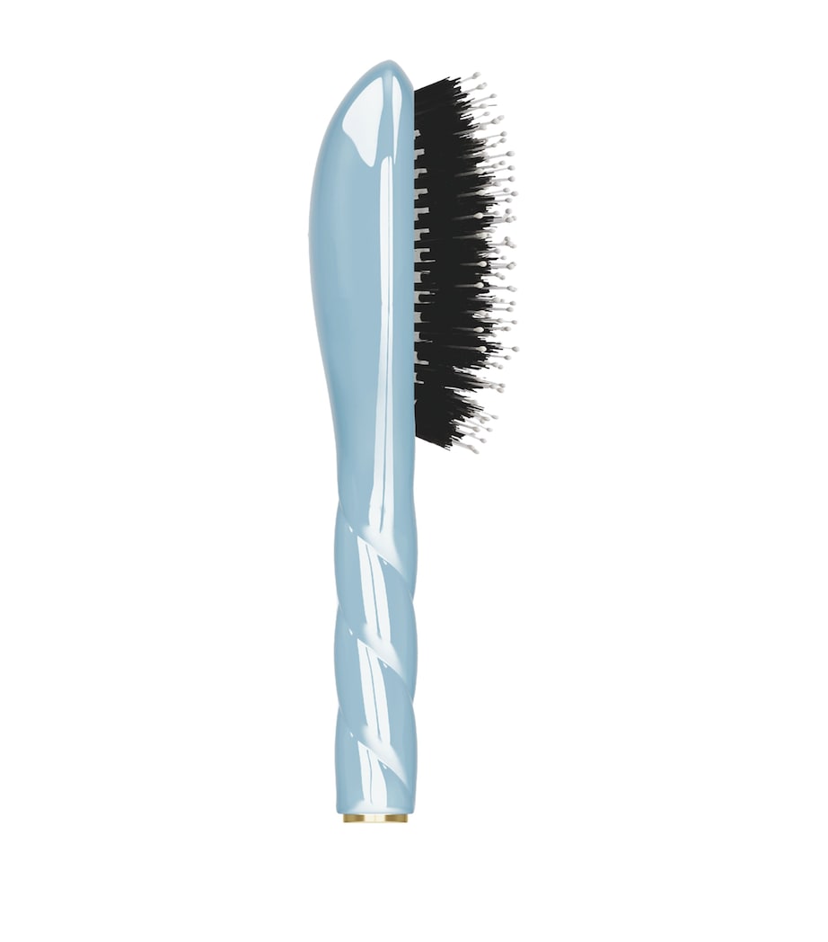 N.03 The Essential Soft Petite Brush LIGHT BLUE Image 3