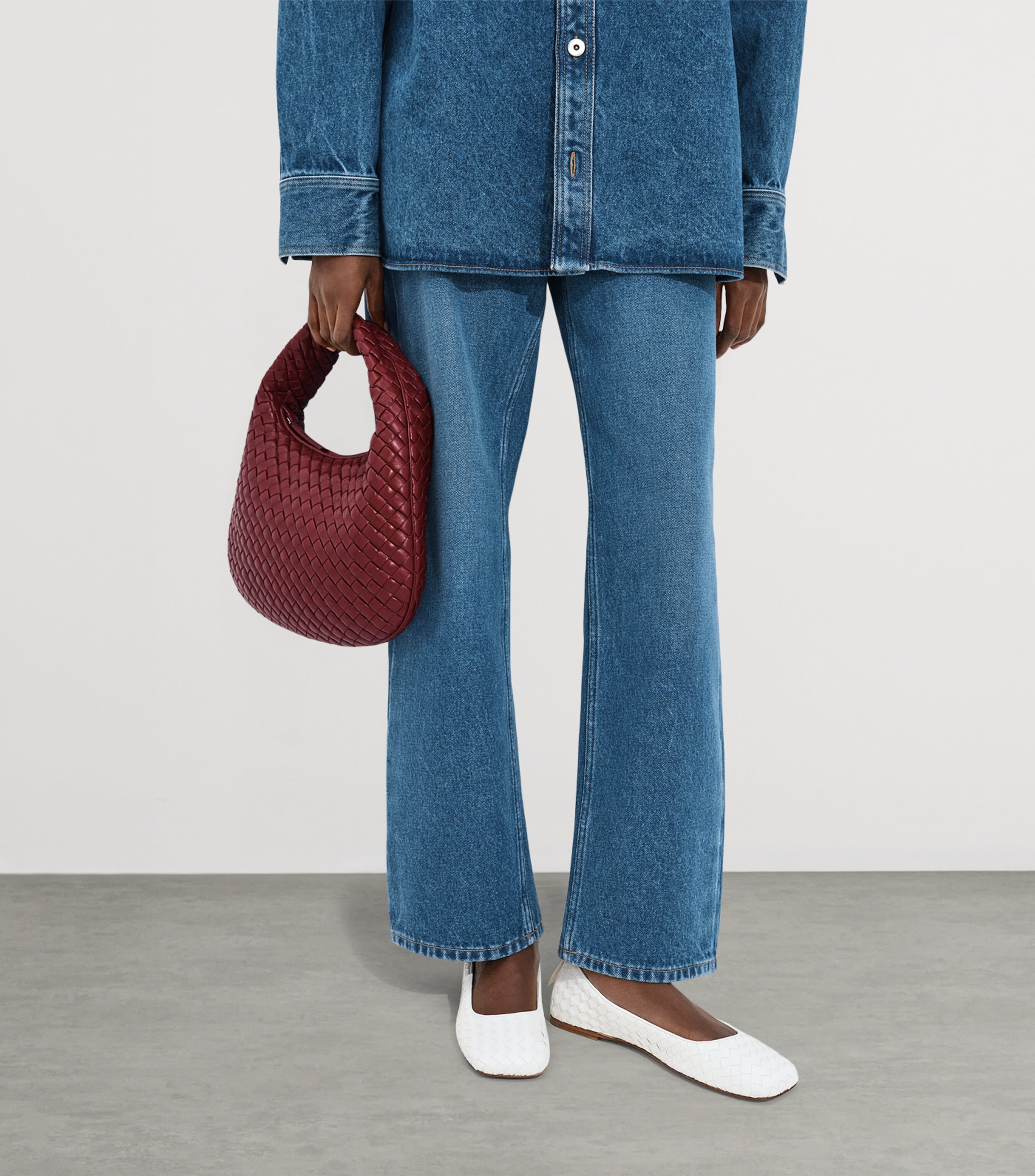 Bottega Veneta Womens Small Leather Veneta Shoulder Bag Image 6