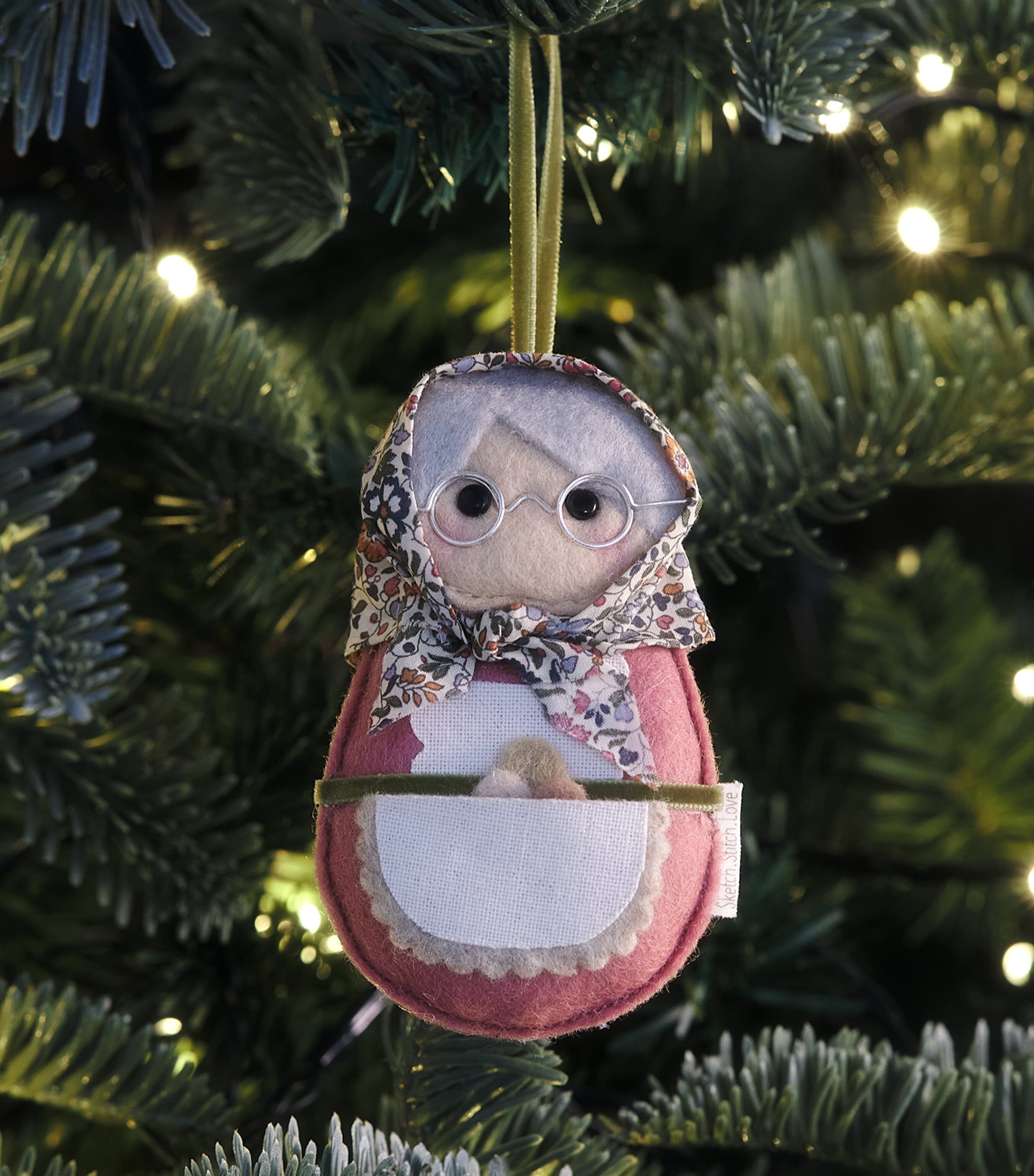 SKETCH.STITCH.LOVE Felt Farmer's Wife Tree Decoration Pink/multi Image 4
