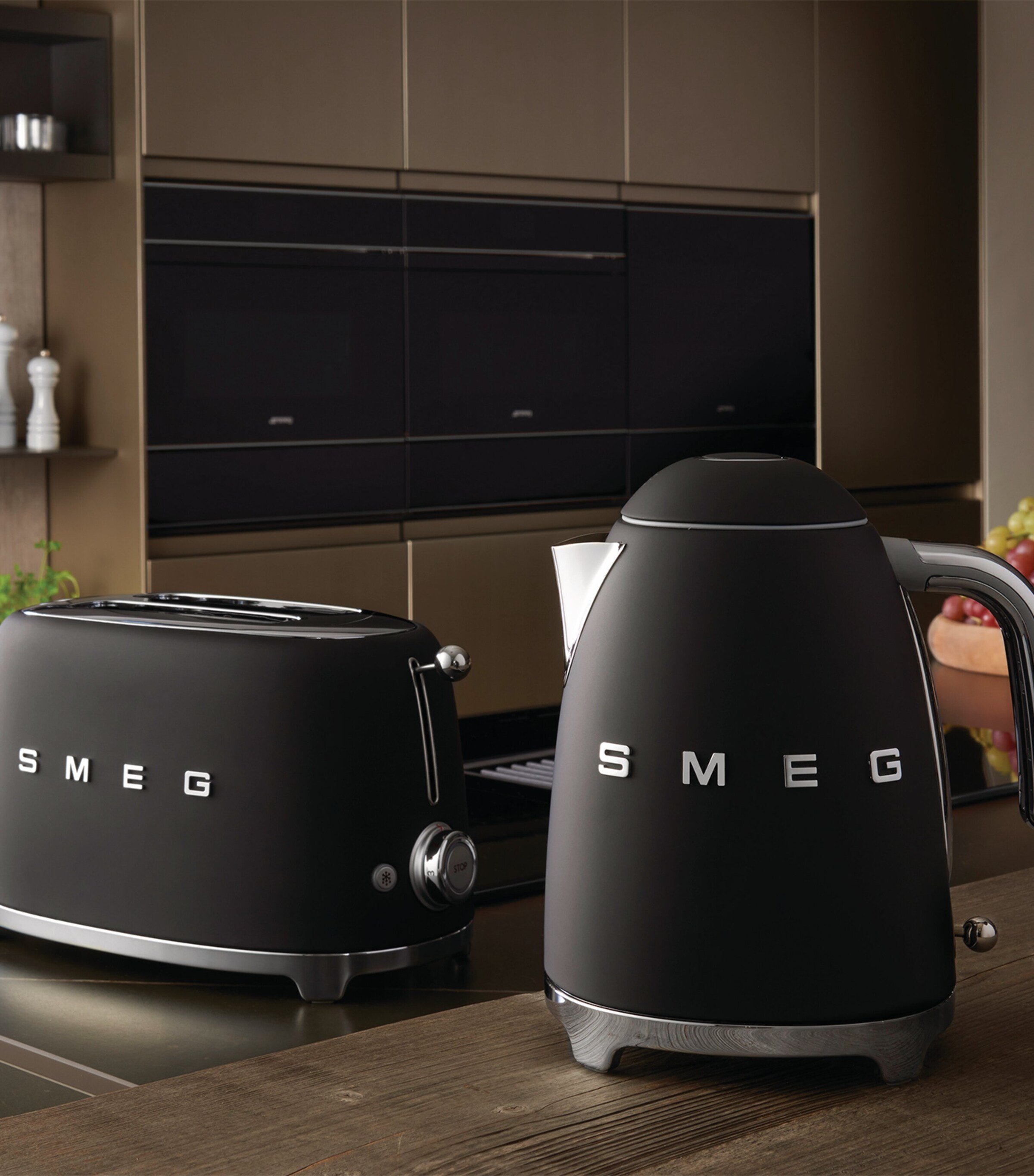 Retro Kettle MATTE BLACK Image 9