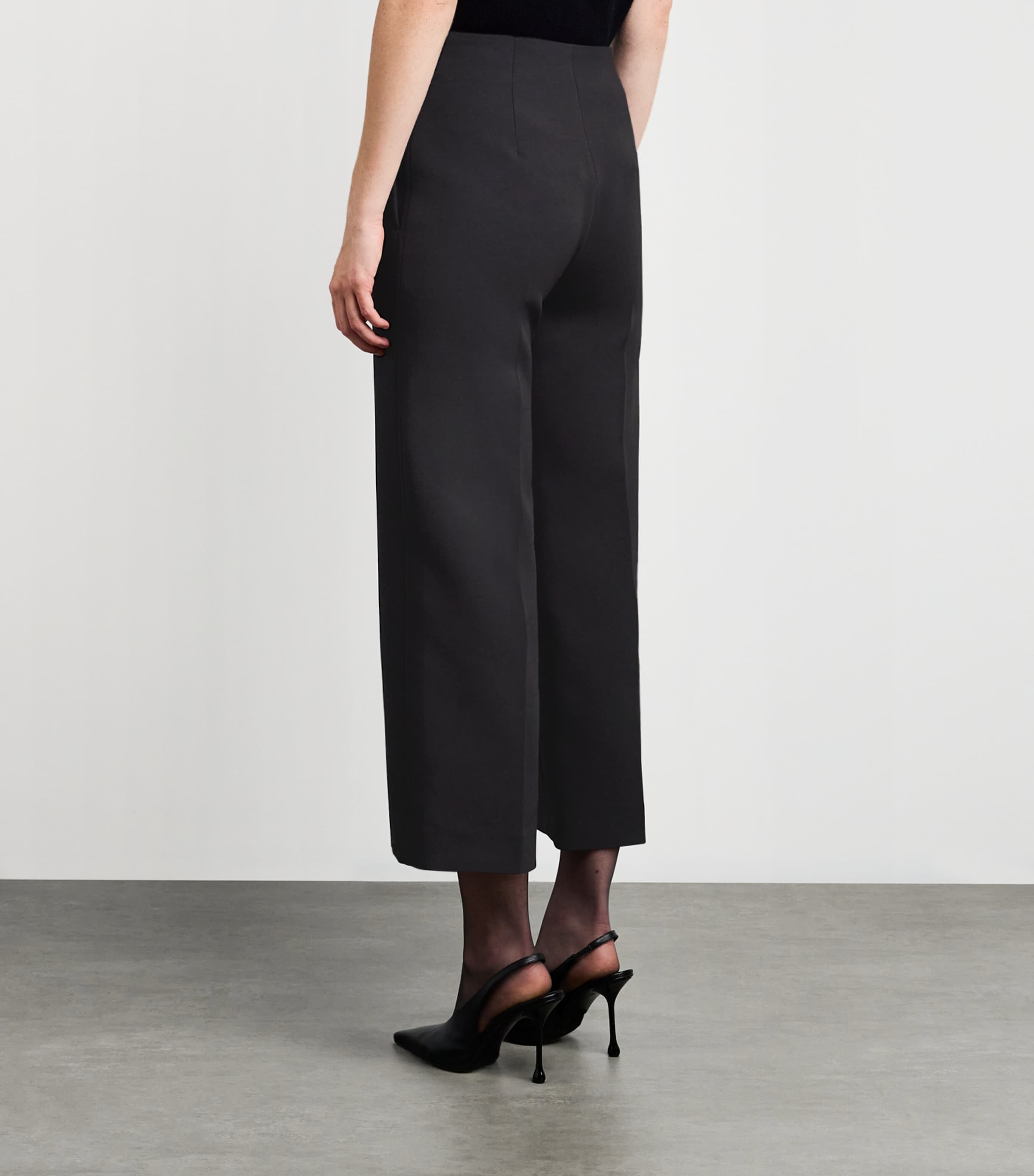 Belt-Detail Cropped Trousers BLACK Image 4