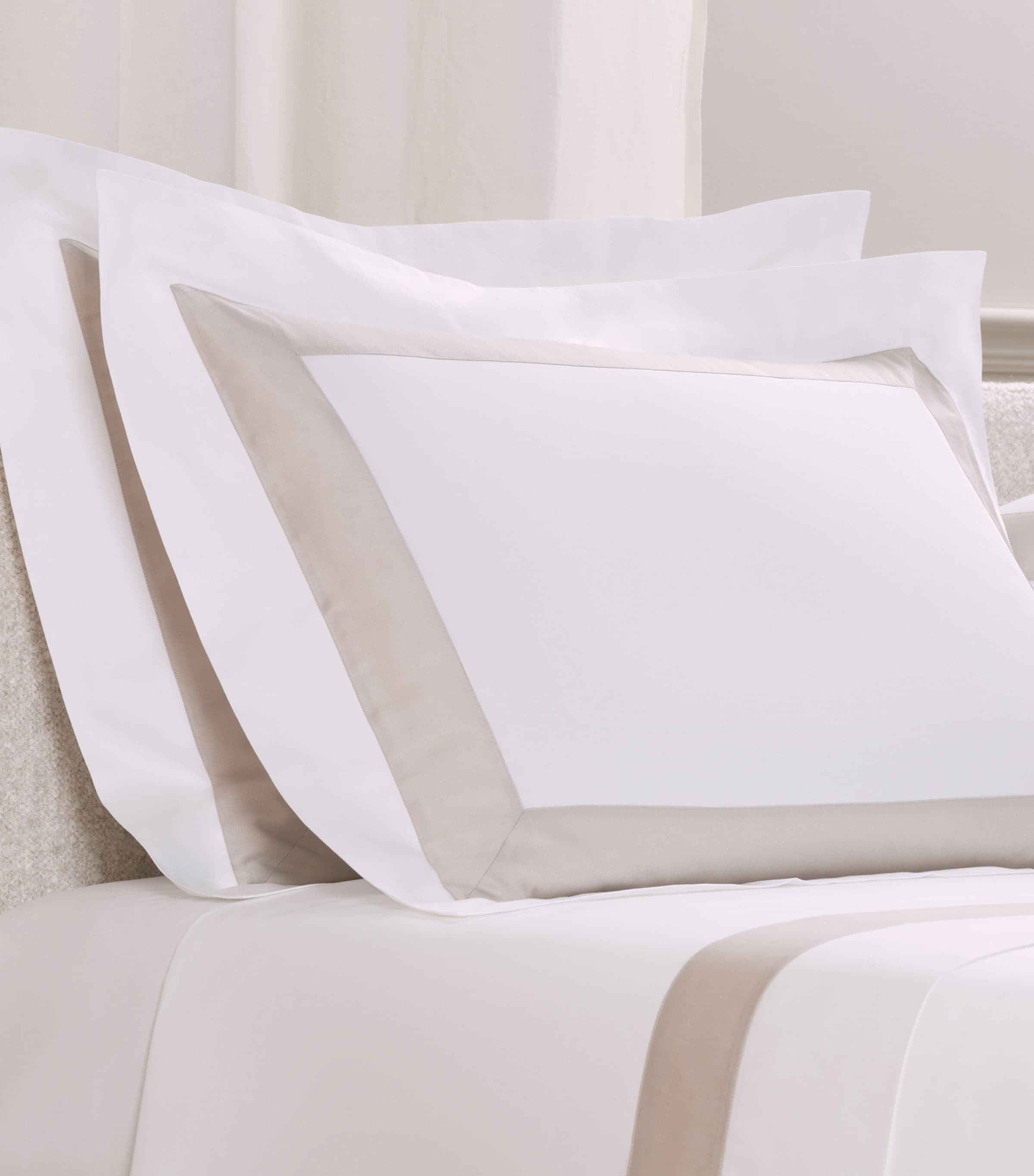 Frette Cotton Breeze Border Oxford Pillowcase (51cm x 71cm) Milk/greige Image 1