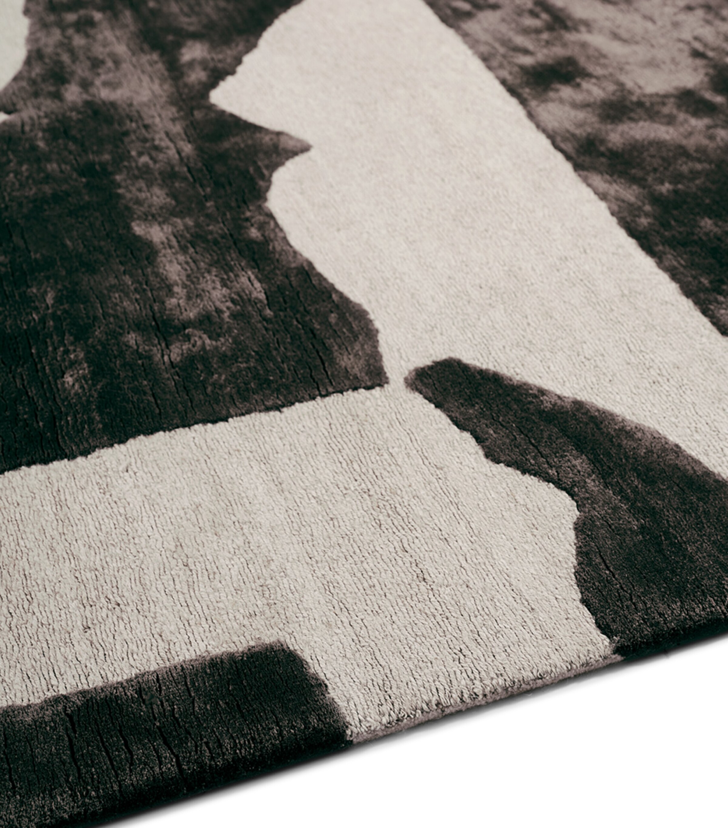 x Kelly Wearstler Spire Ember Rug (1.83m x 2.74m) BLACK Image 3