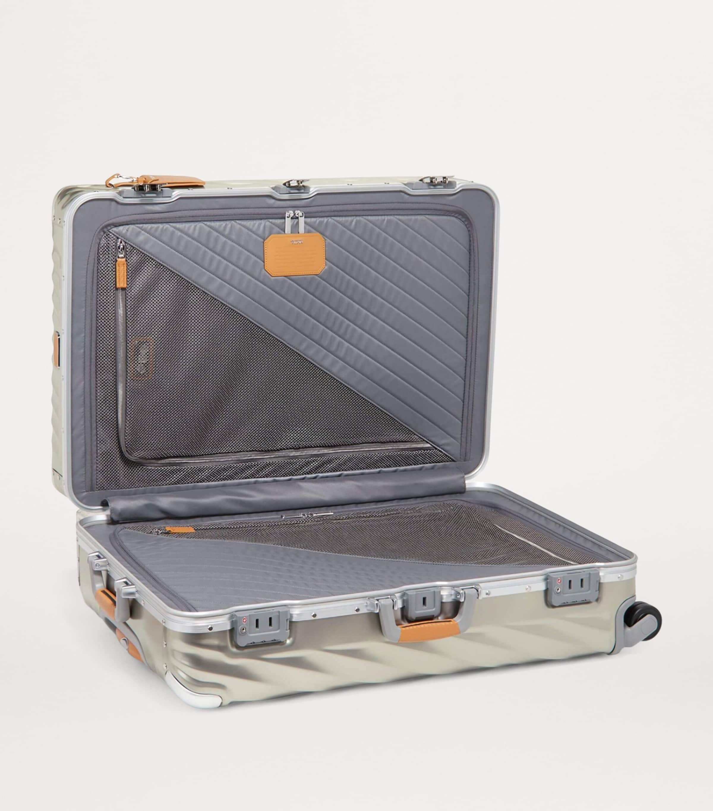 Titanium 19 Degree Suitcase (77.5cm) TITANIUM 1864 Image 4