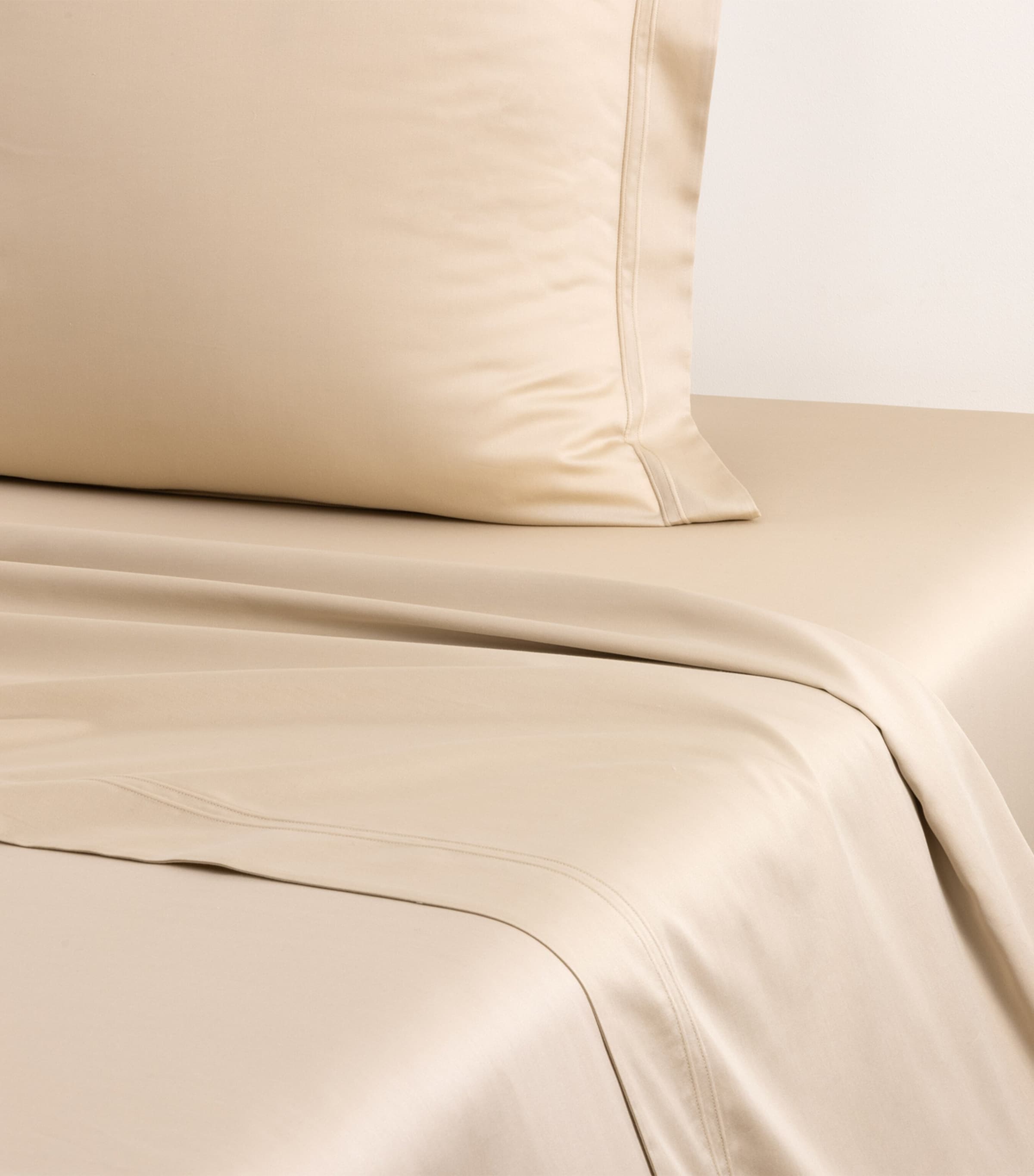 Yves Delorme Triomphe Double Flat Sheet (240cm x 295cm) Dune Image 3