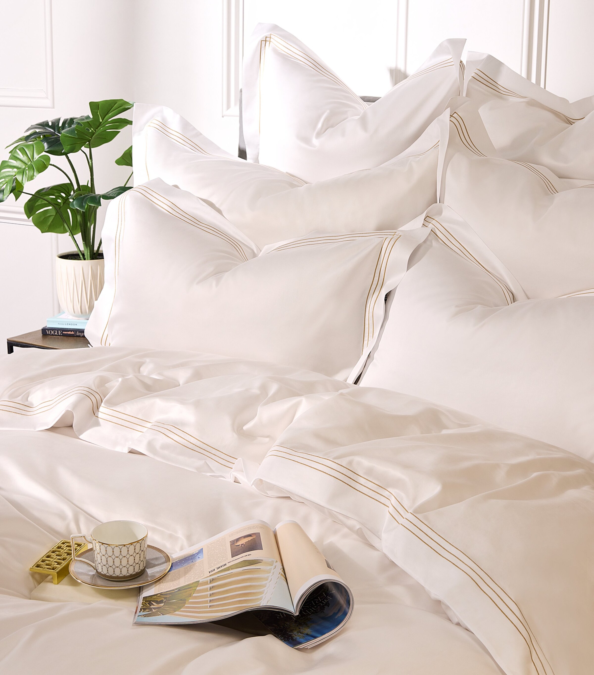 Celso De Lemos Quadra King Pillowcase (50cm x 90cm) Gold Image 4