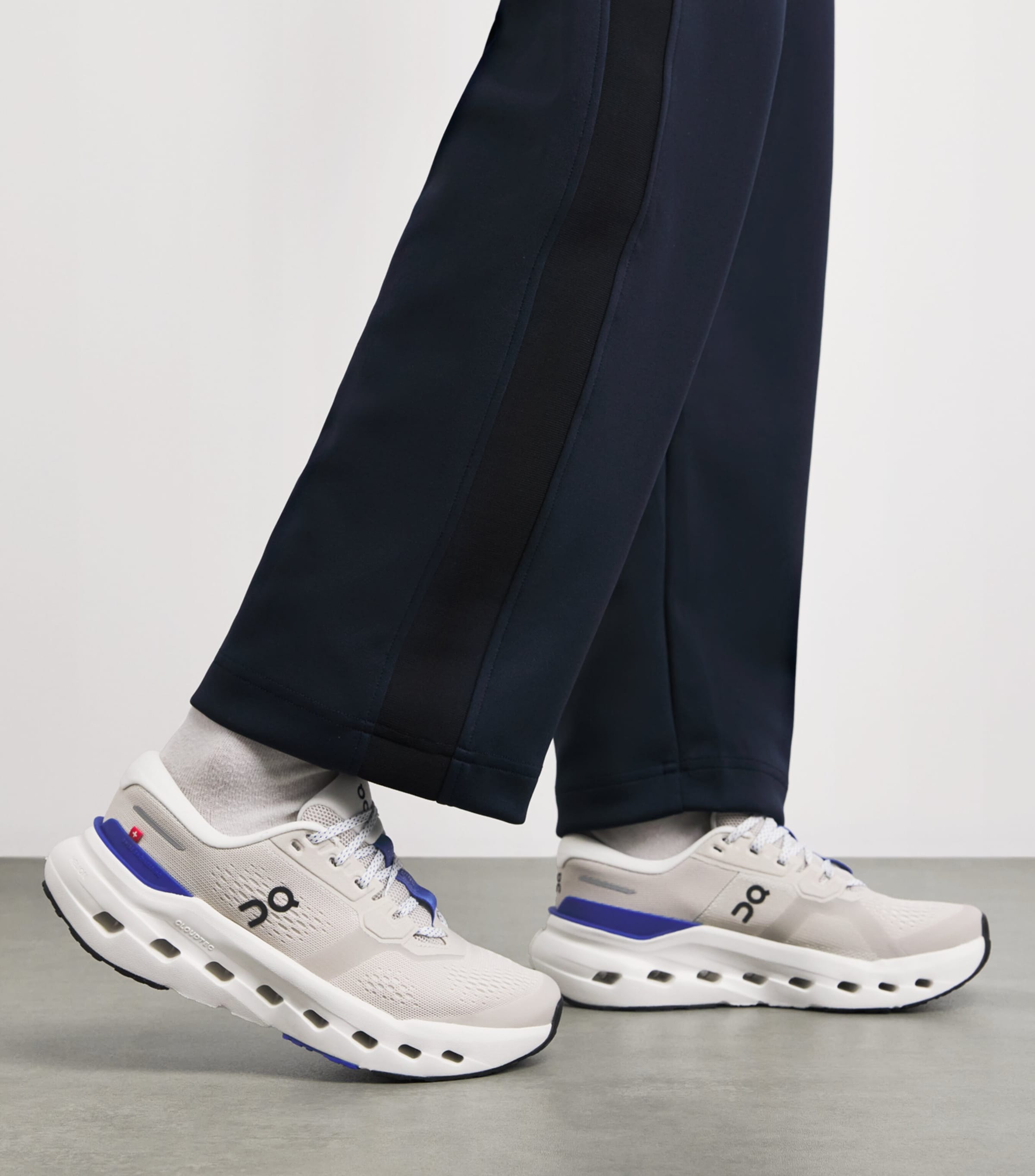 On Cloudrunner 3 Trainers Pearl Sailor Image 2