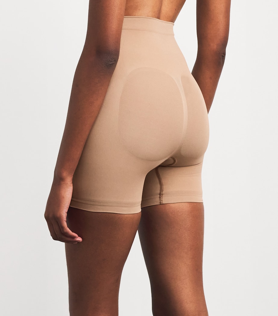 Seamless Sculpt Mid-Thigh Shorts SIENNA Image 3