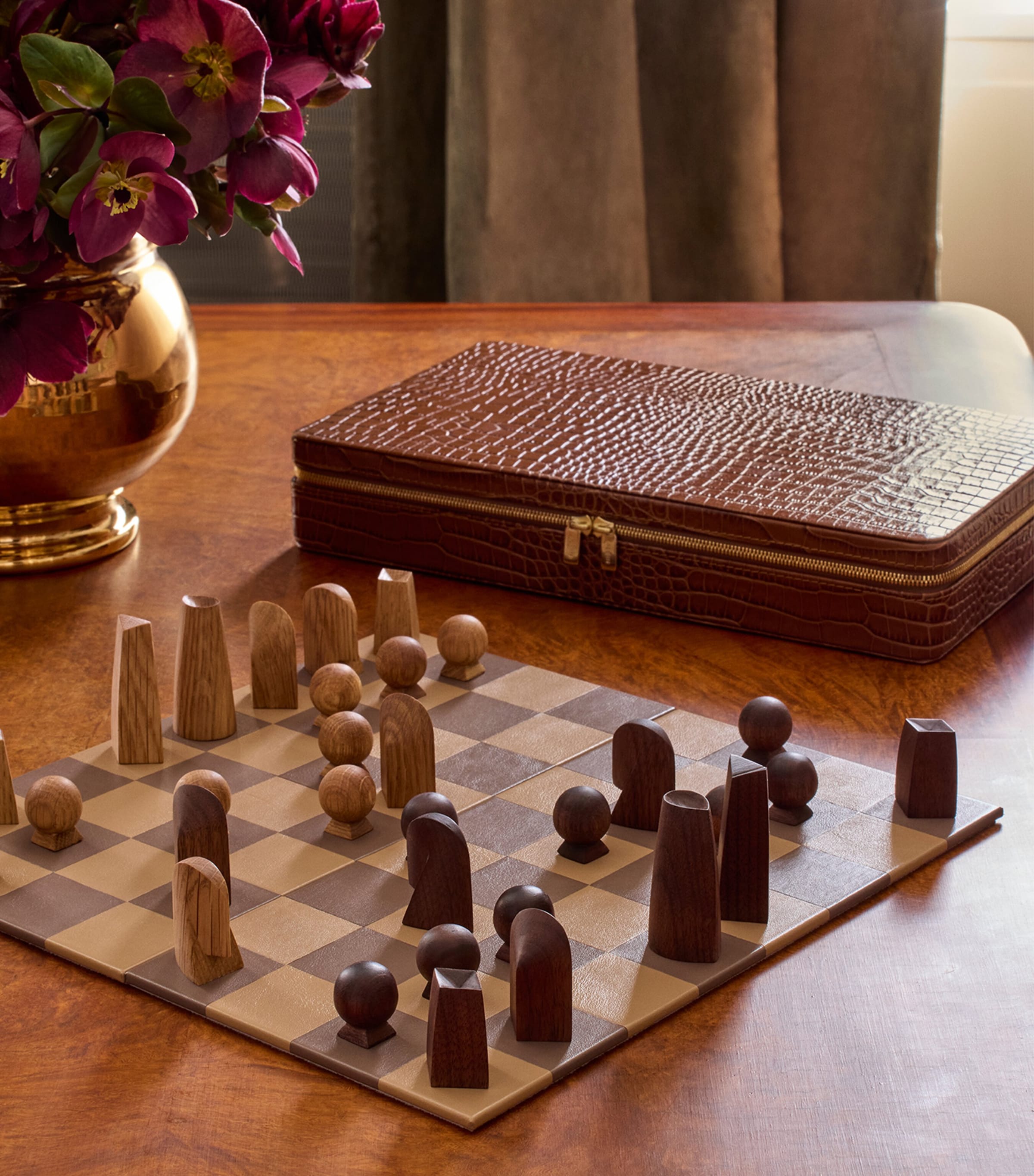 Leather Enzo Travel Chess Set CHESNUT Image 2