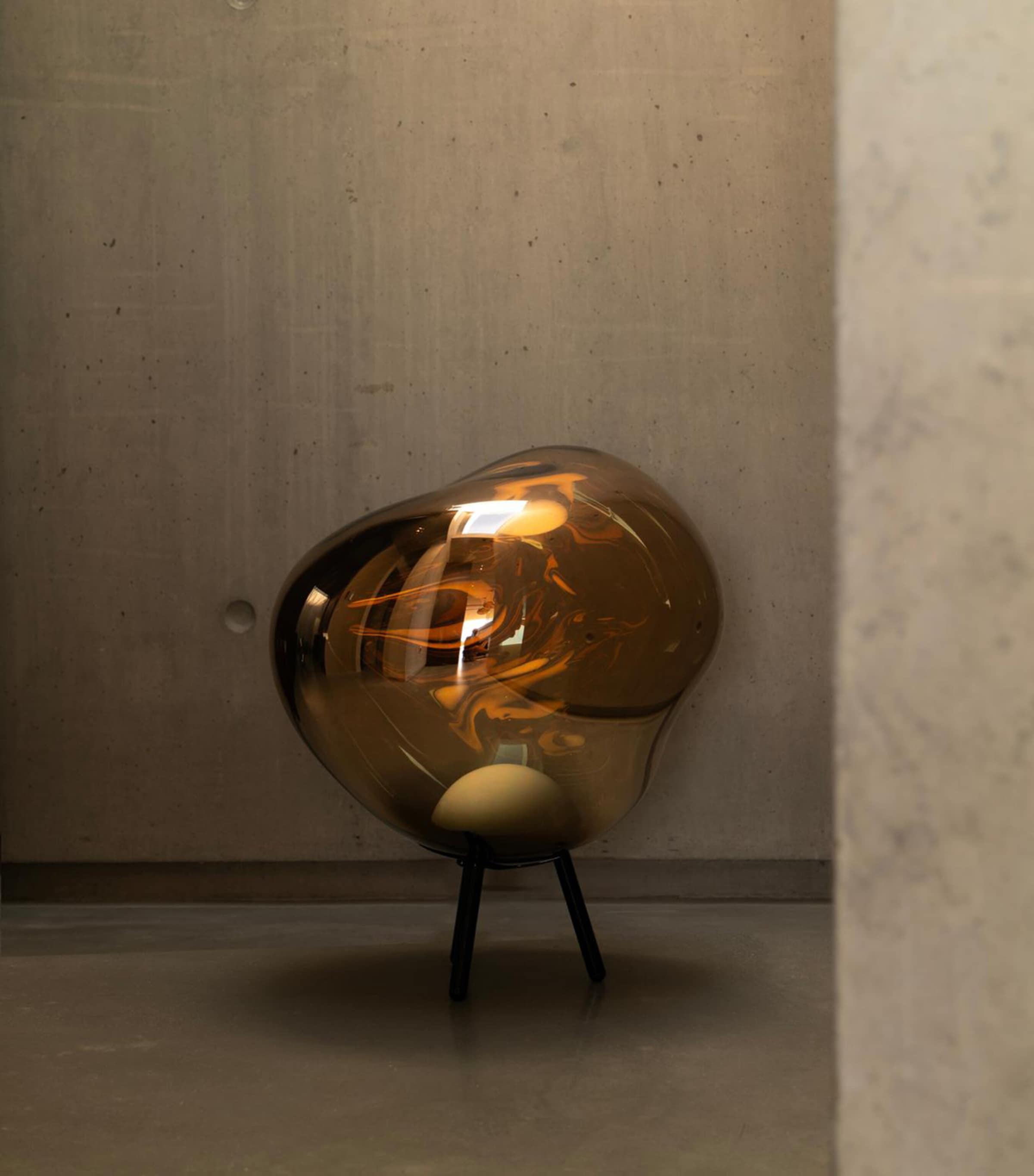 Large Portable Melt LED Light GOLD BLACK Image 8