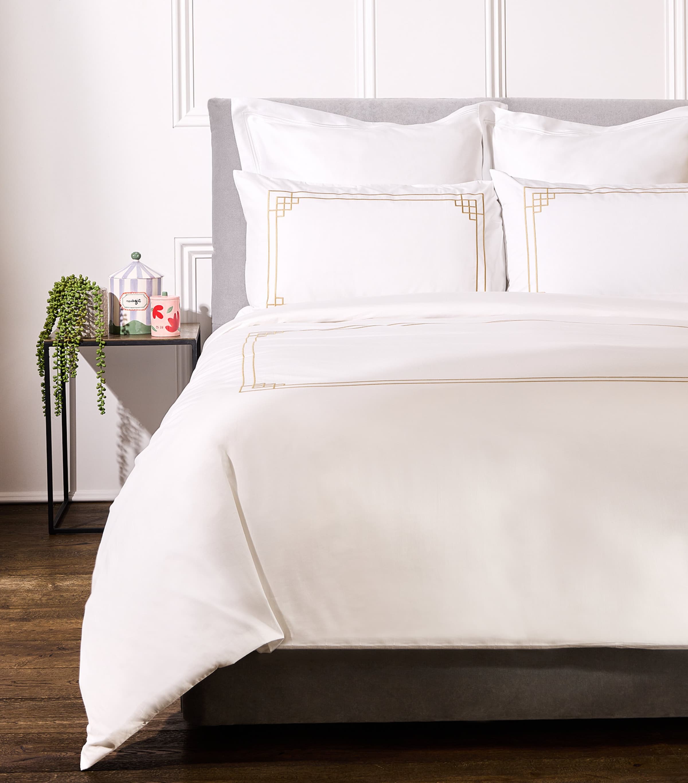 Peter Reed Hendon Super King Duvet Cover Set (260cm X 220cm) In White
