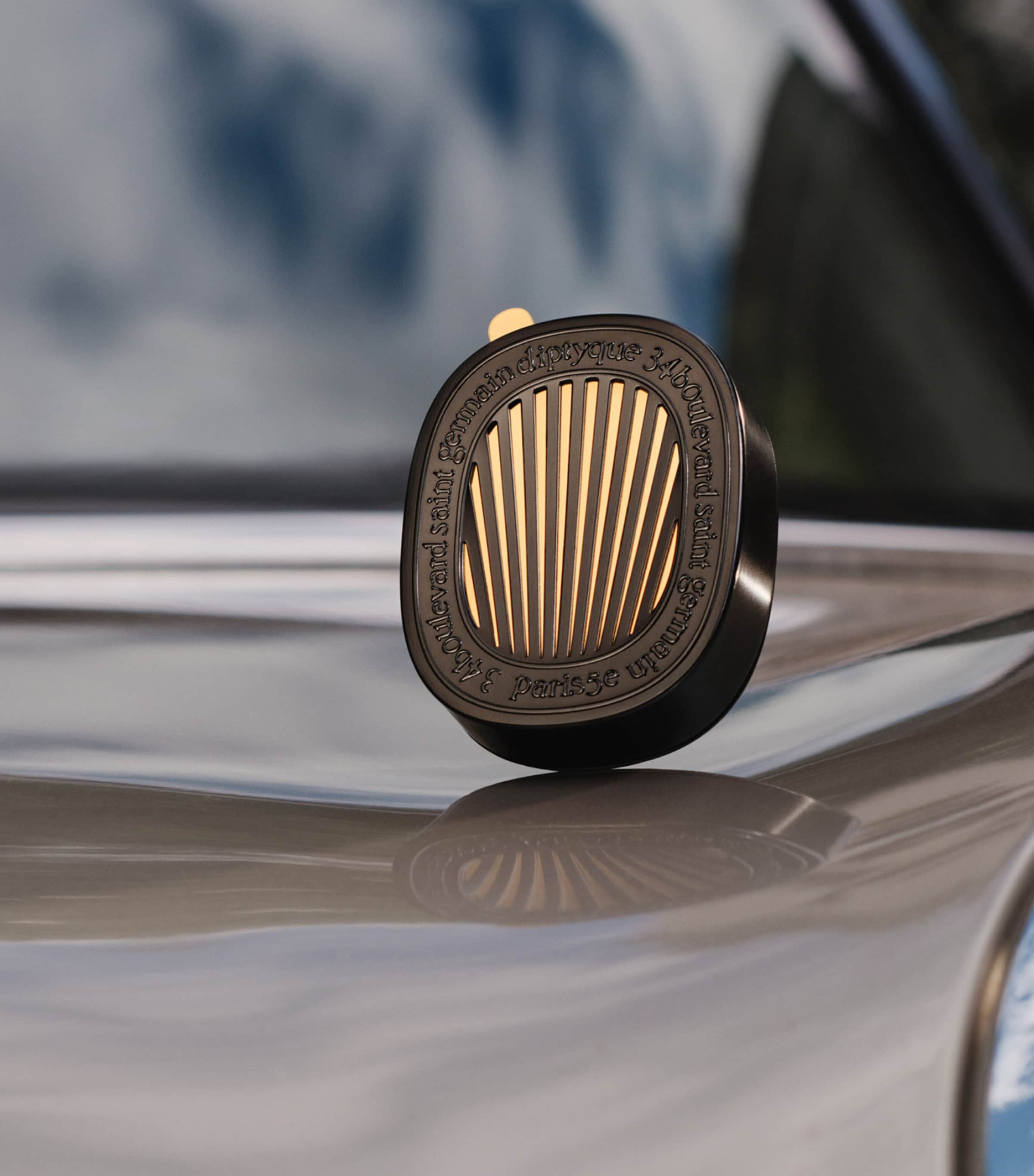 Diptyque Car Diffuser Case Gold Image 2