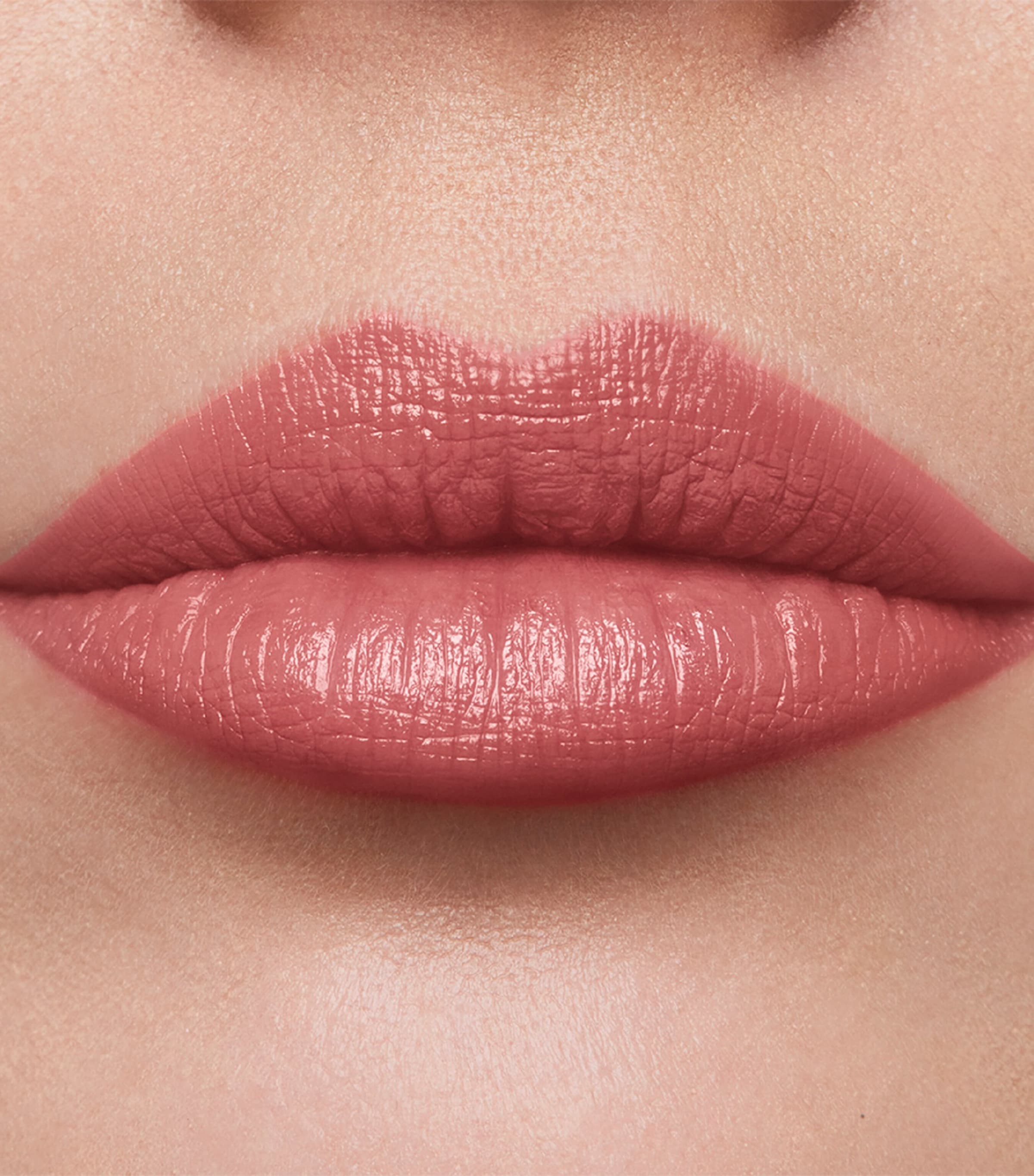 Pure Colour Crème Lipstick DETERMINED Image 3