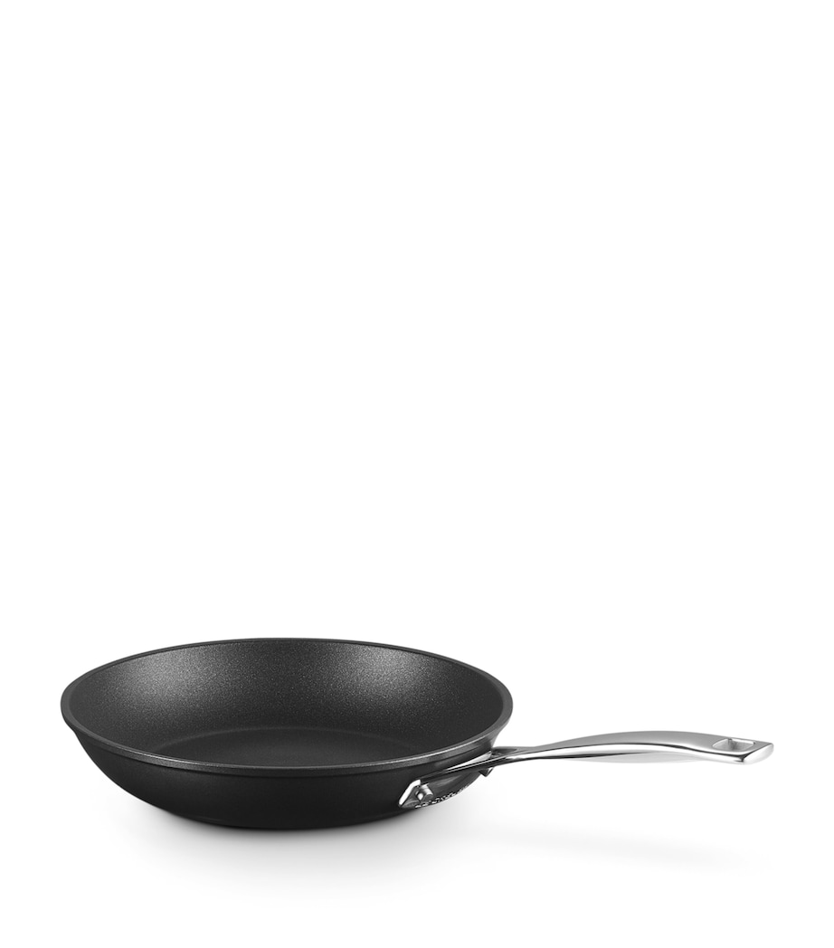 Le Creuset Non-Stick Shallow Frying Pan (22cm) Image 2