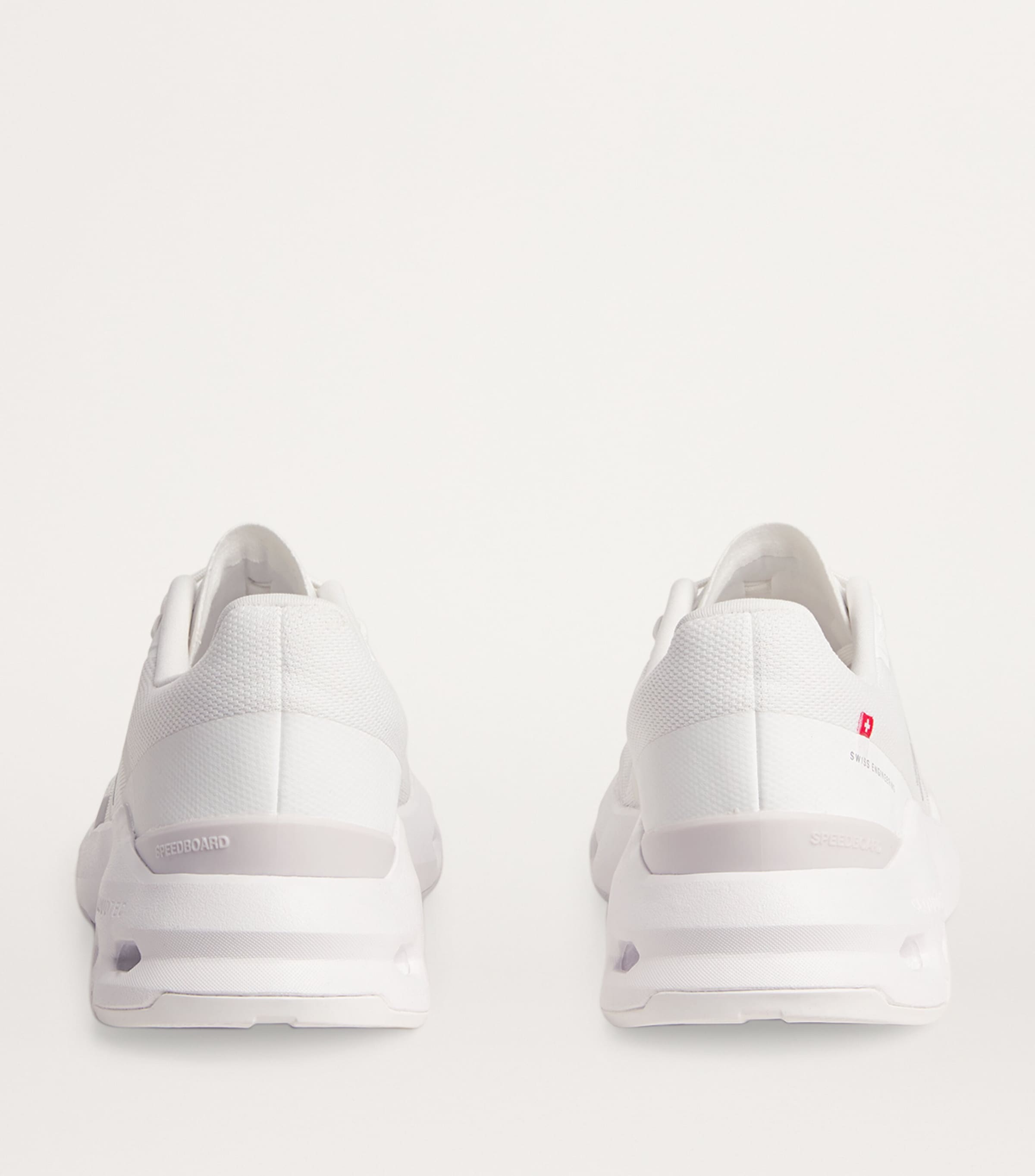 On Cloudpulse Trainers White | Frost Image 4