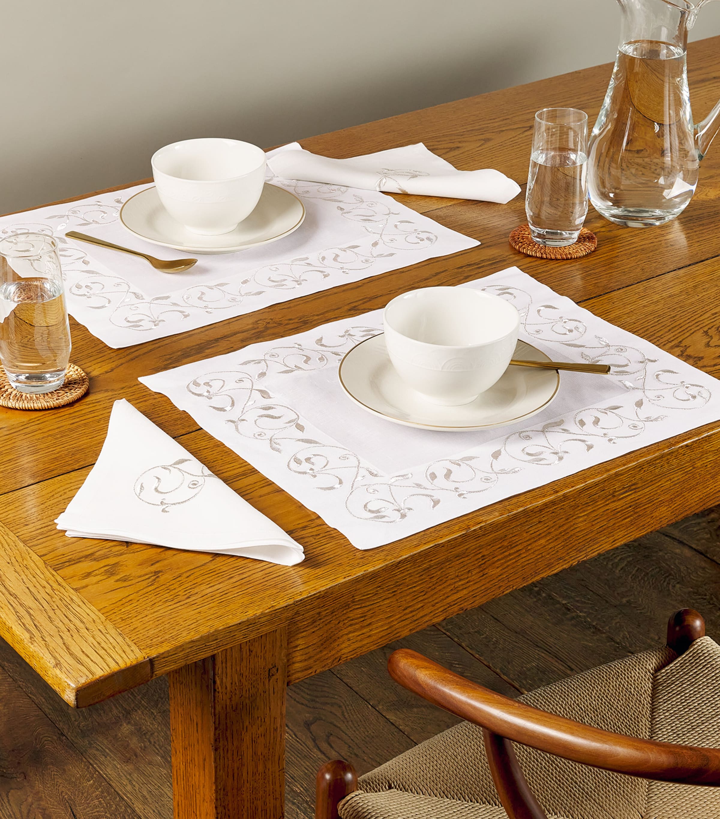 Linen Embroidered Scroll Placemat (35cm x 50cm) WHITE/SILVER Image 2