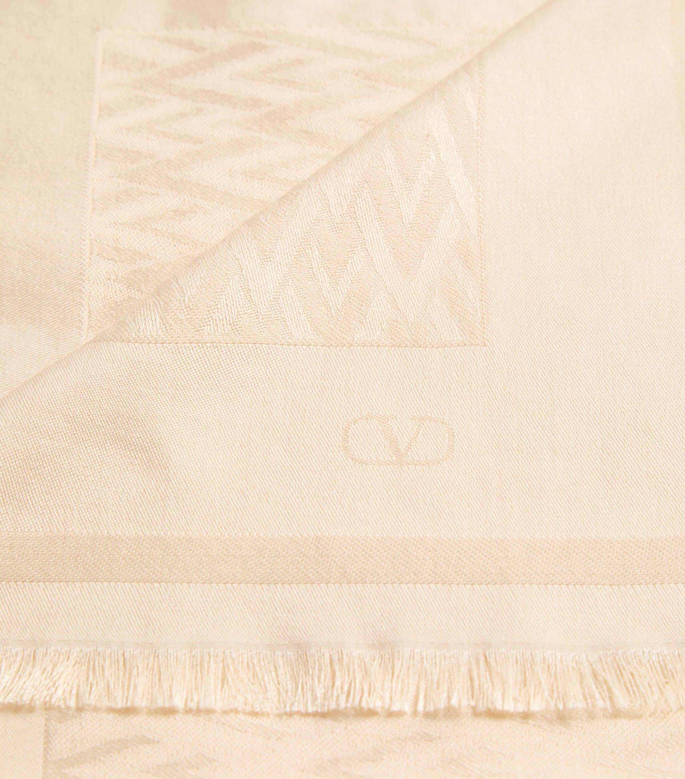 Silk-Wool Toute La V Scarf 581 Image 3