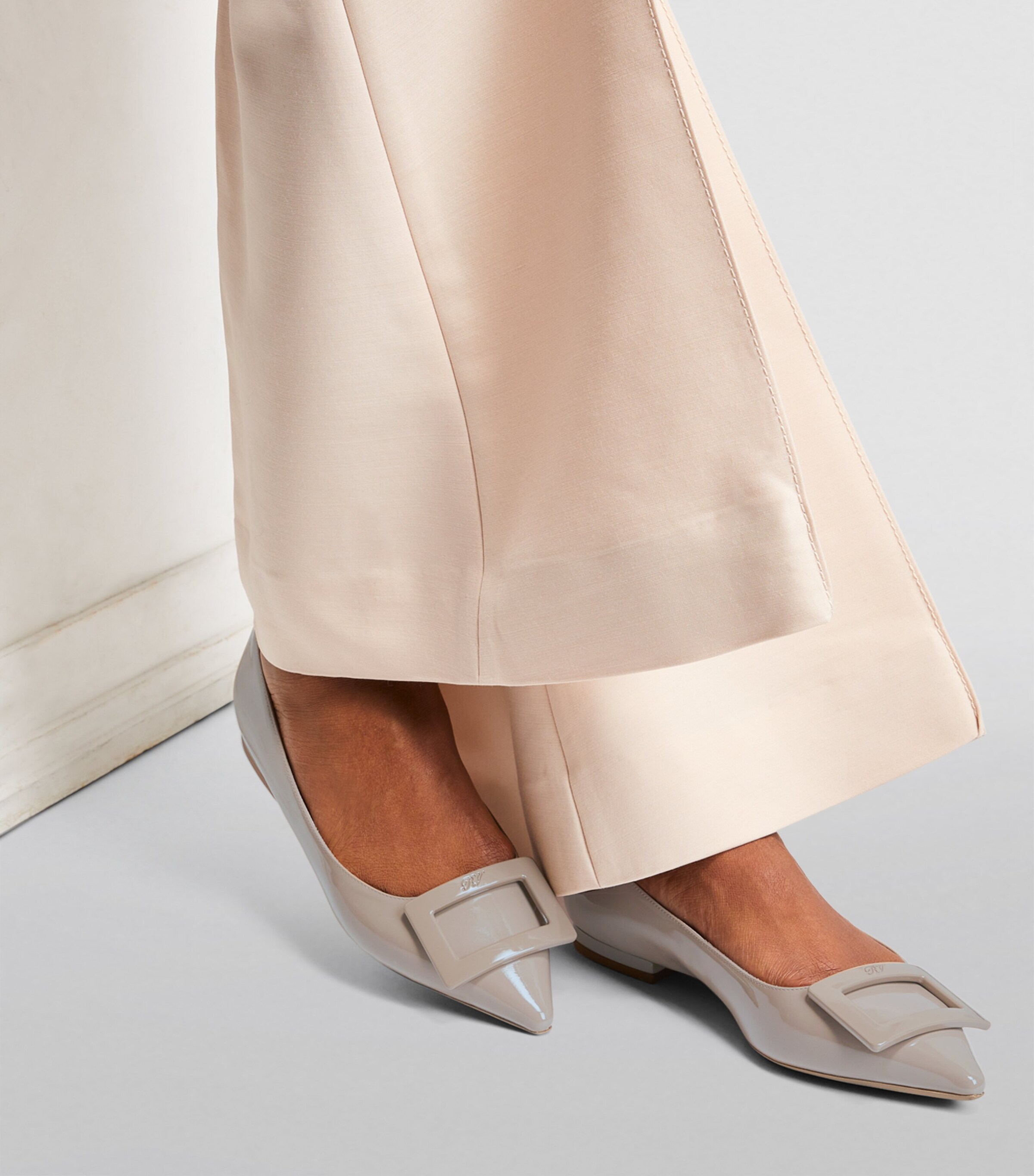 Roger Vivier Taupe ROGER VIVIER Gommettine Patent-leather Point