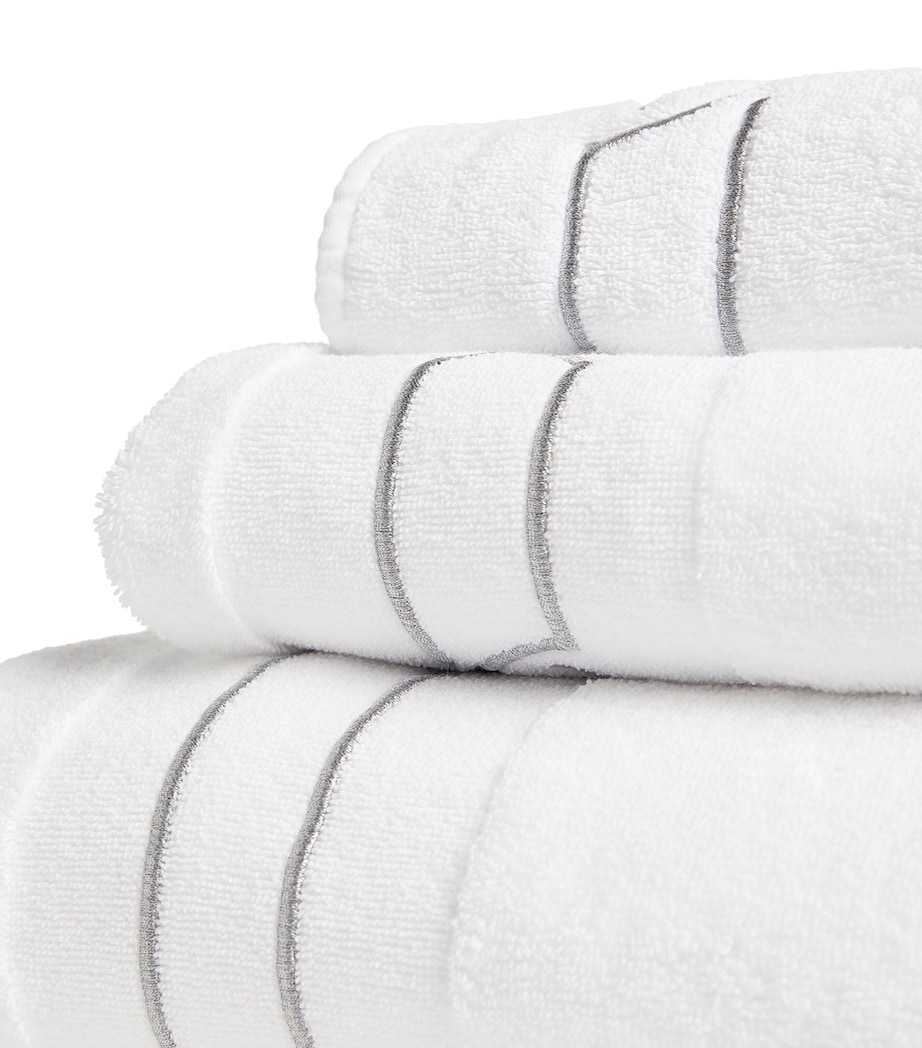 Abyss & Habidecor Cluny Bath Towel (70cm x 140cm) Silver Image 3
