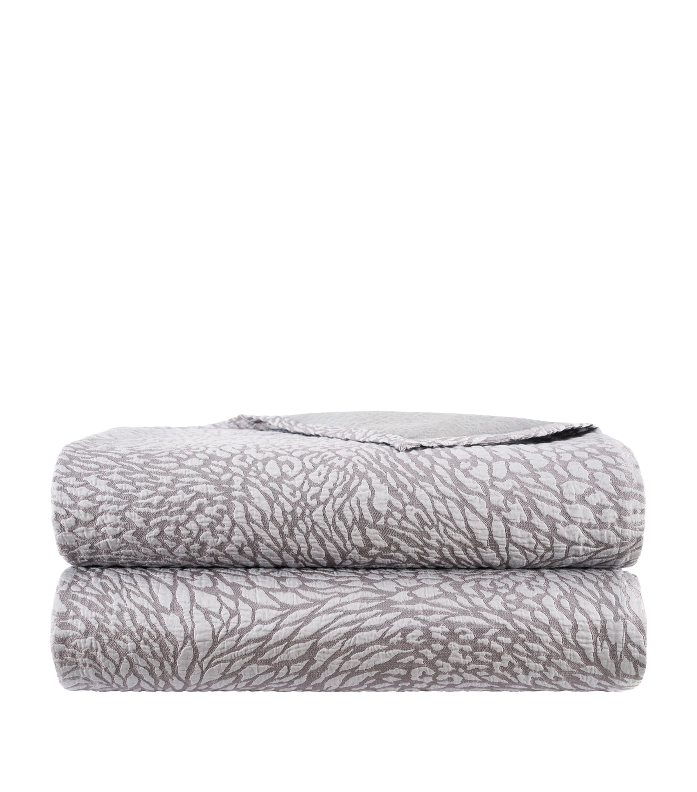 Yves Delorme Souvenir Double Bedcover In Grey